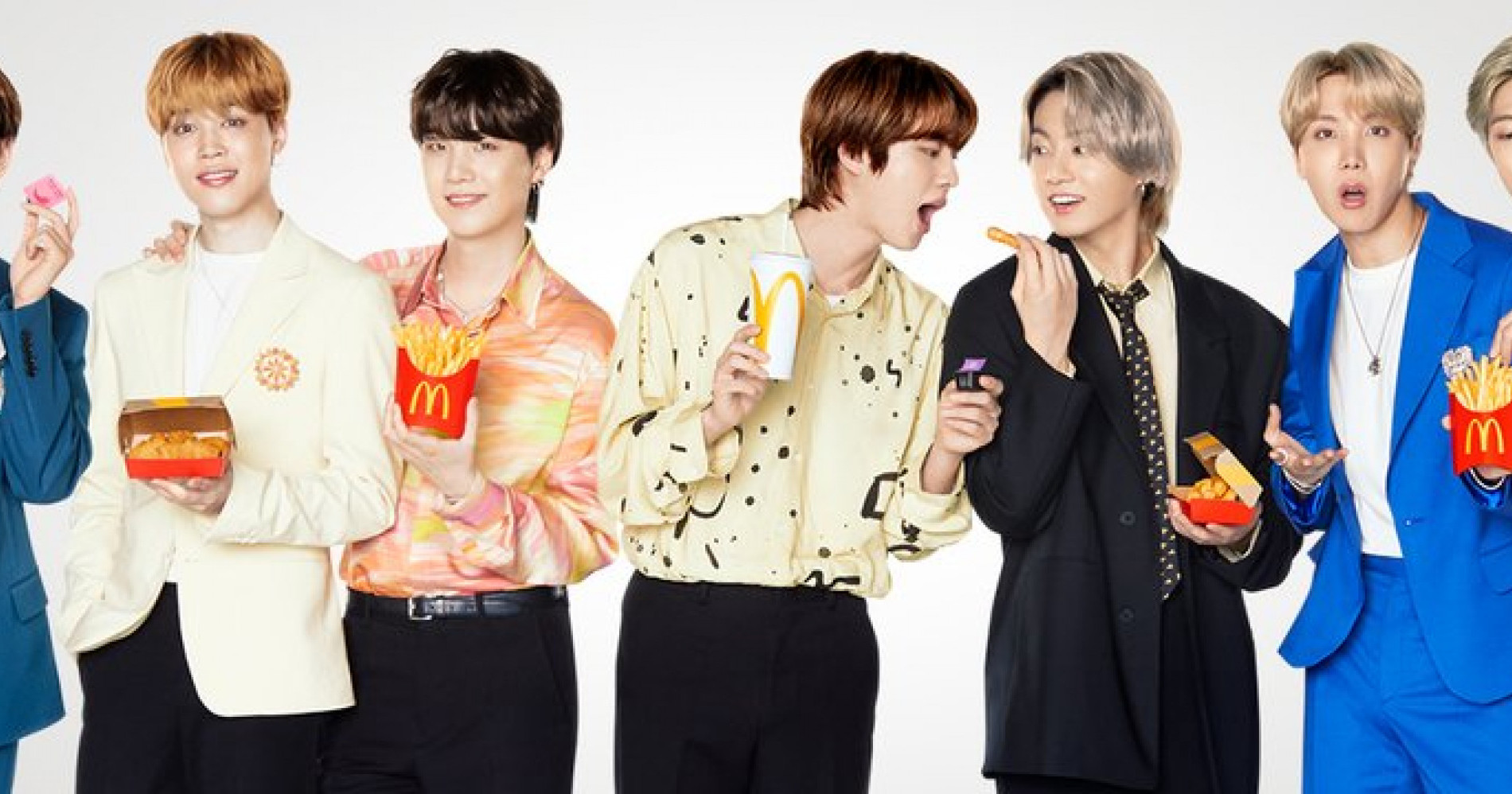Wow, Jimin 'Ikut Ngantre' BTS Meal di Gerai McD Indonesia