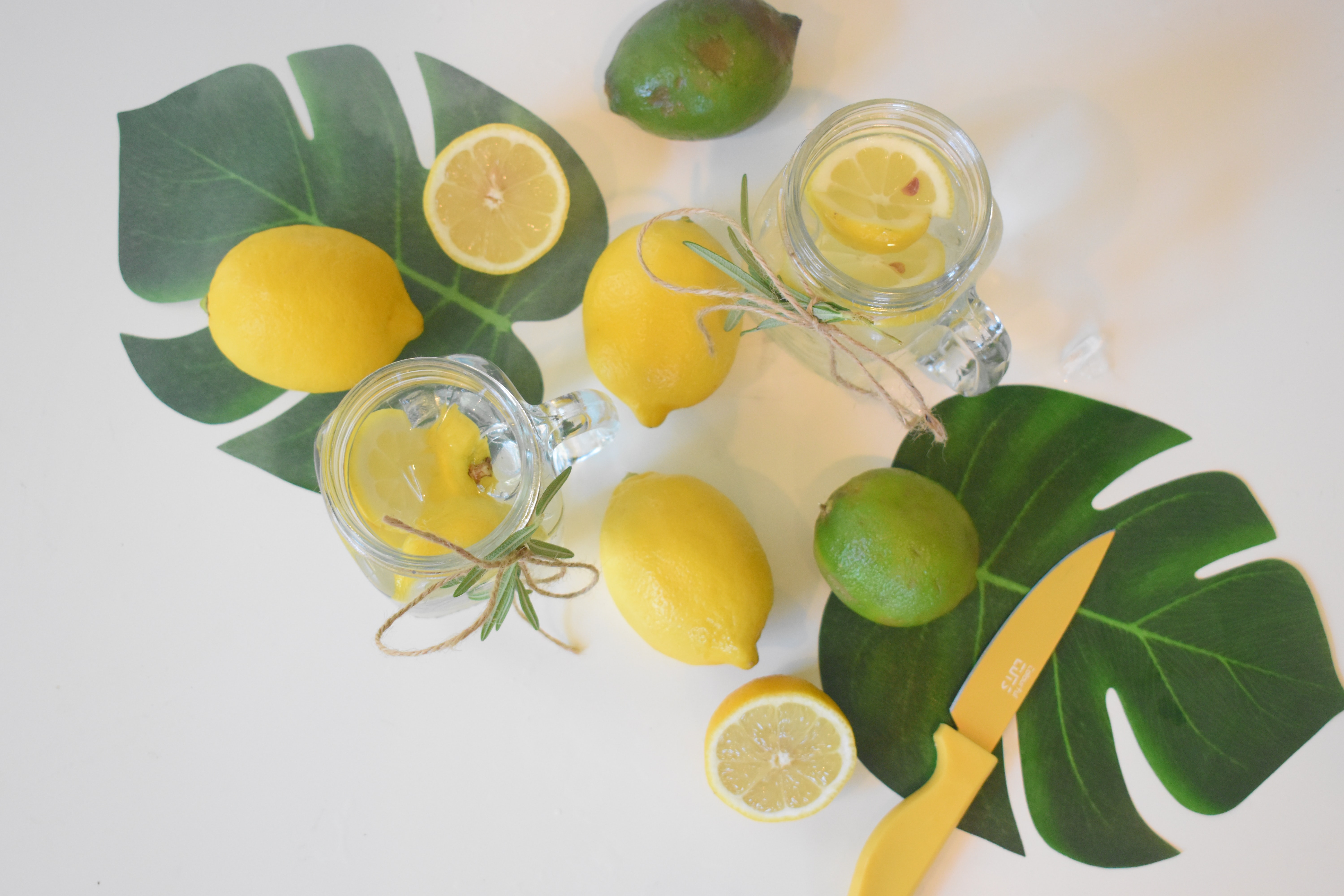 Ilustrasi air lemon. (Dok. Mariah Hewines dari Unsplash) Ilustrasi air lemon. (Dok. Mariah Hewines dari Unsplash)