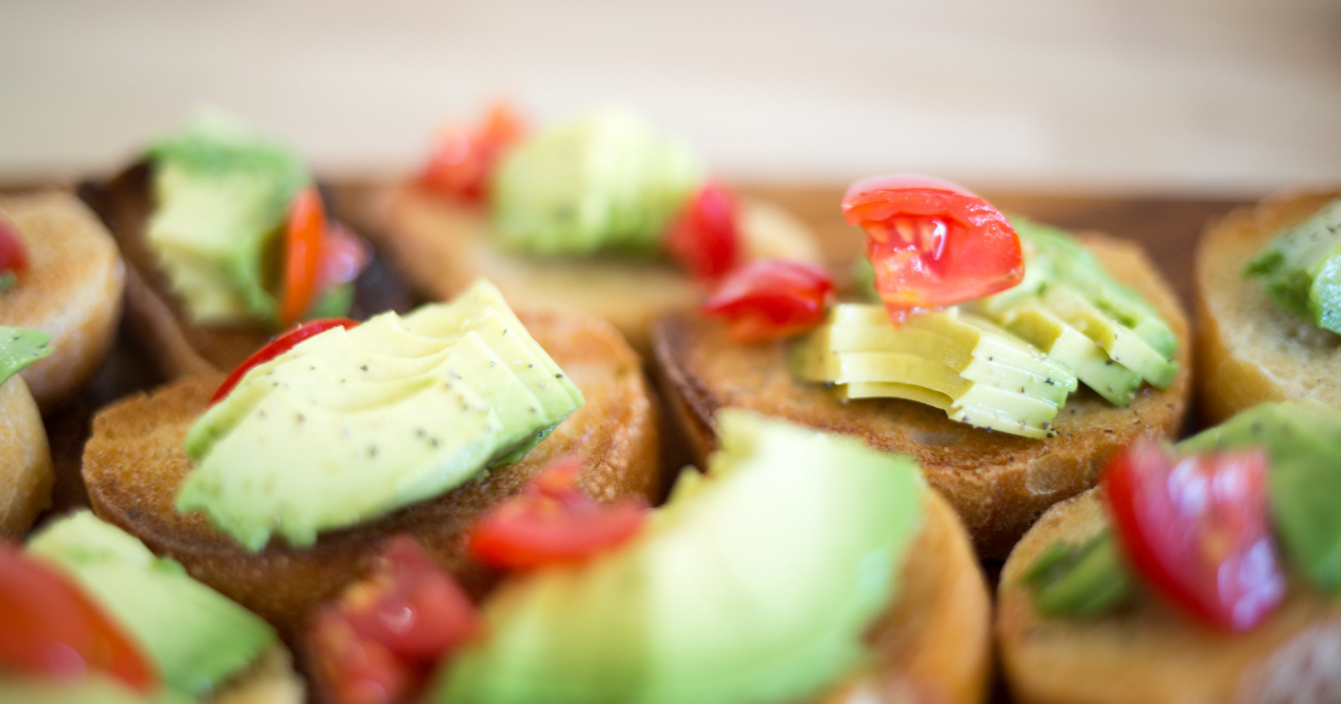 Yuk Manfaatkan Alpukat untuk Membuat 2 Variasi Avocado Toast Ini!