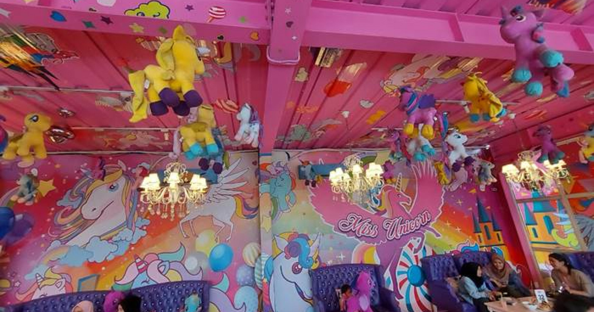 Miss Unicorn, Resto dengan Dekorasi Kuda Poni yang Unik dan Warna-warni