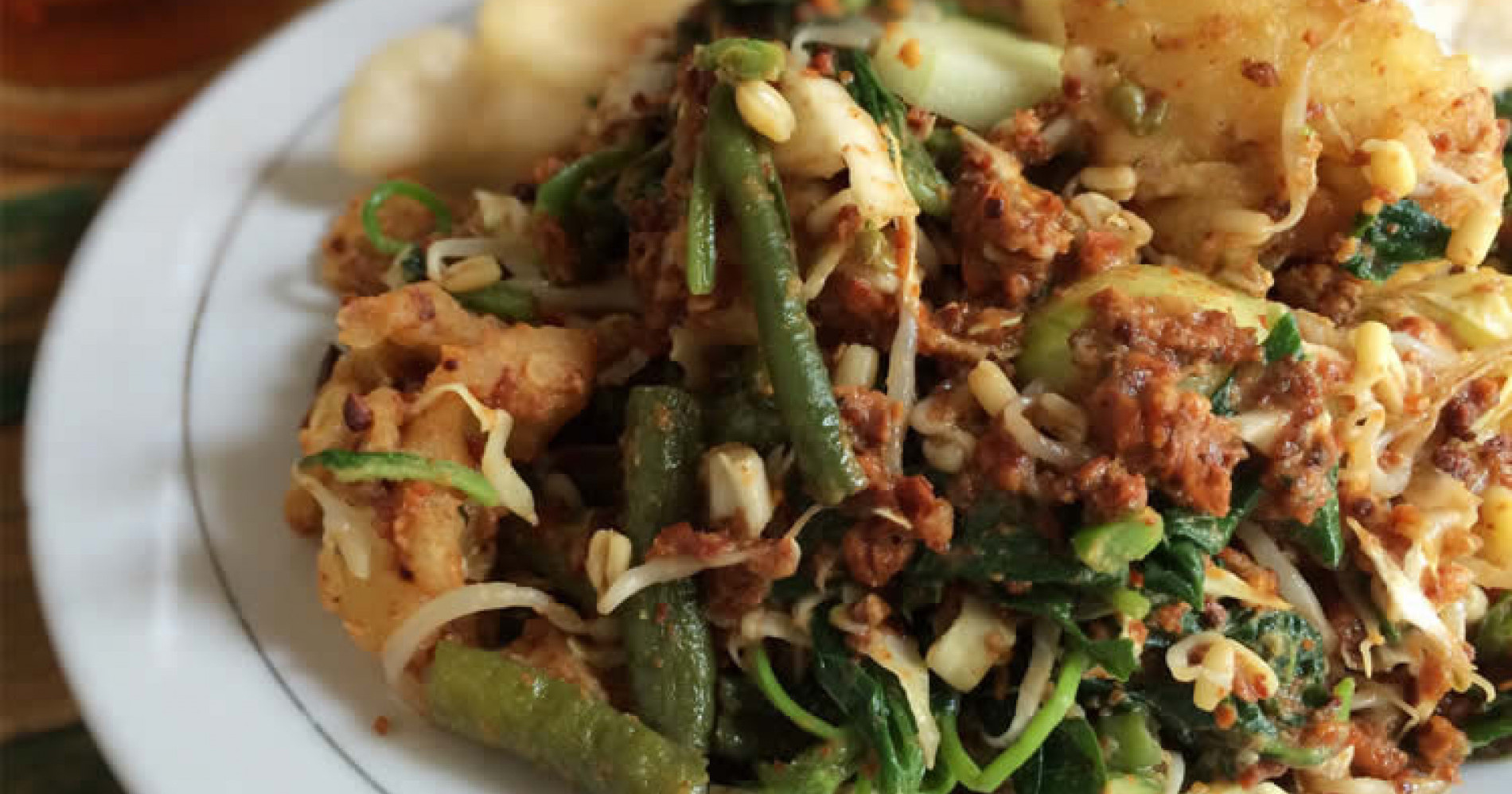 Serupa Tapi Tak Sama, Ini Bedanya Lotek, Karedok, Gado-gado & Pecel