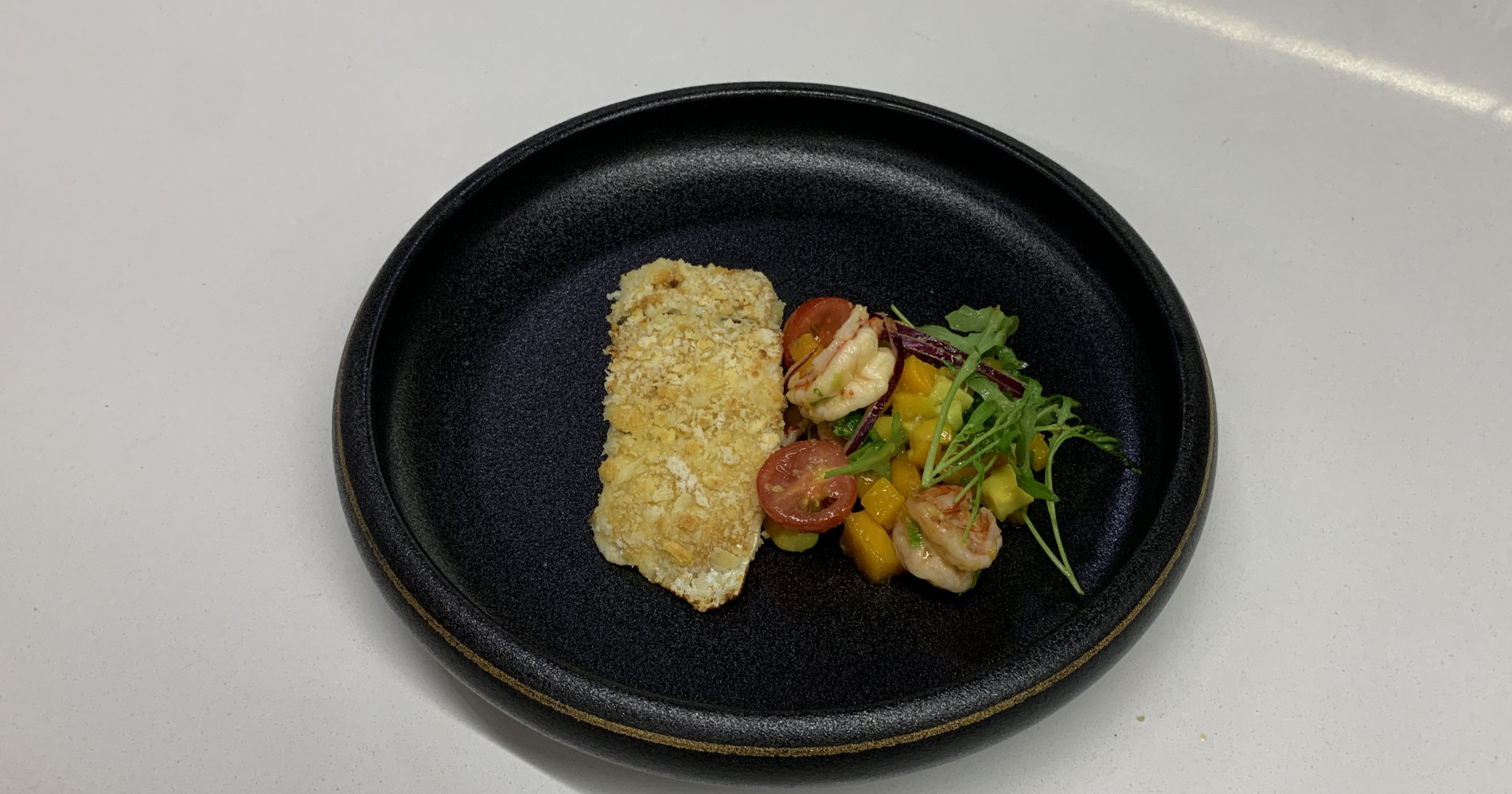 Resep Menu Sehat Parmesan Crusted Fish & Mango Prawn Salad