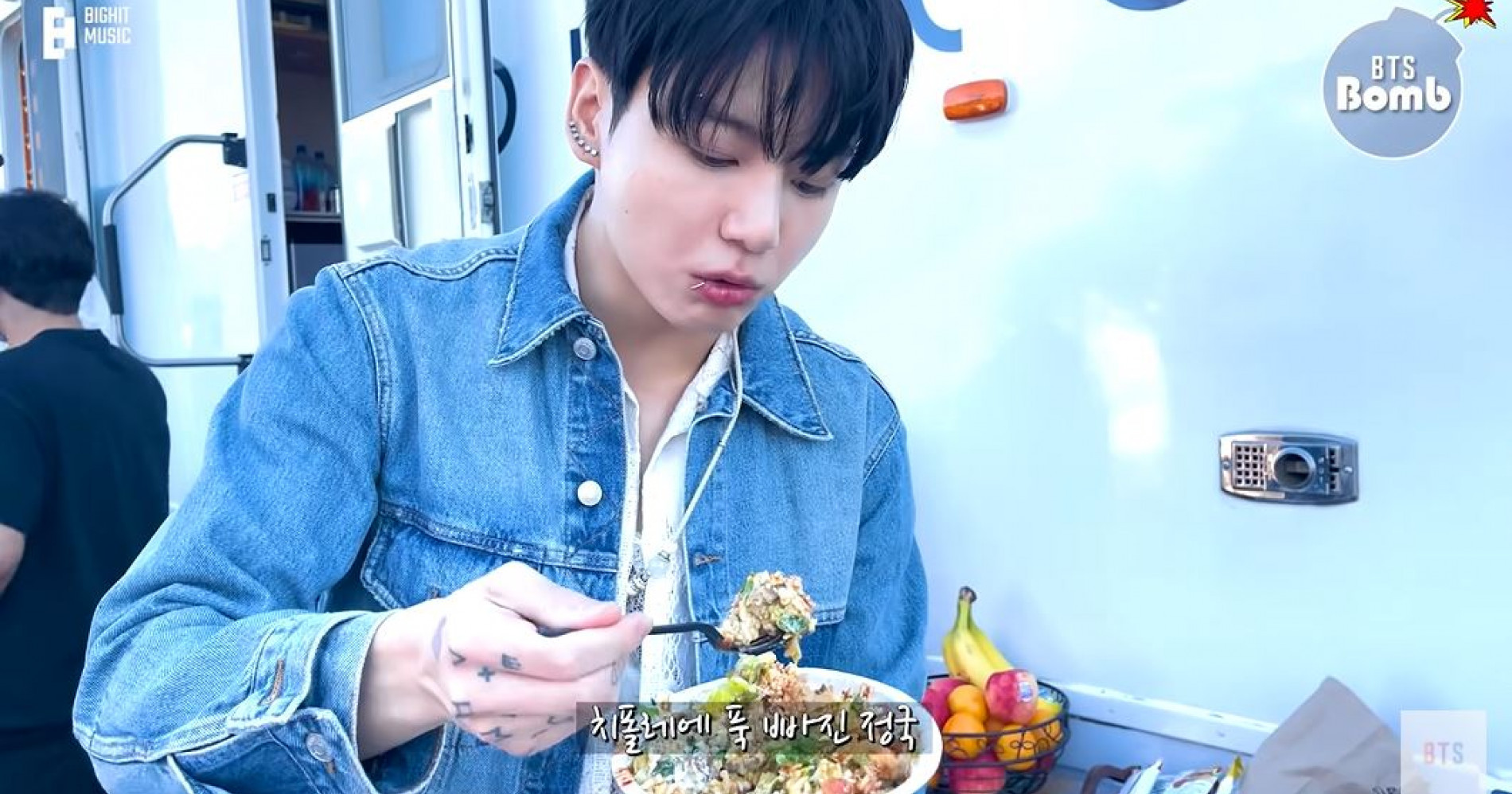 Gara-gara Jungkook BTS, Resto Chipotle Ubah Nama Twitter Jadi "Chicotle"