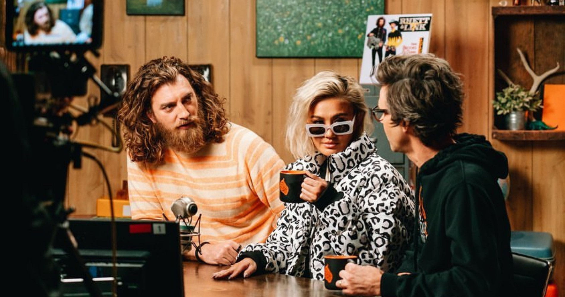 Agnez Mo Kenalkan 3 Street Food dari Indonesia yang Ikonik