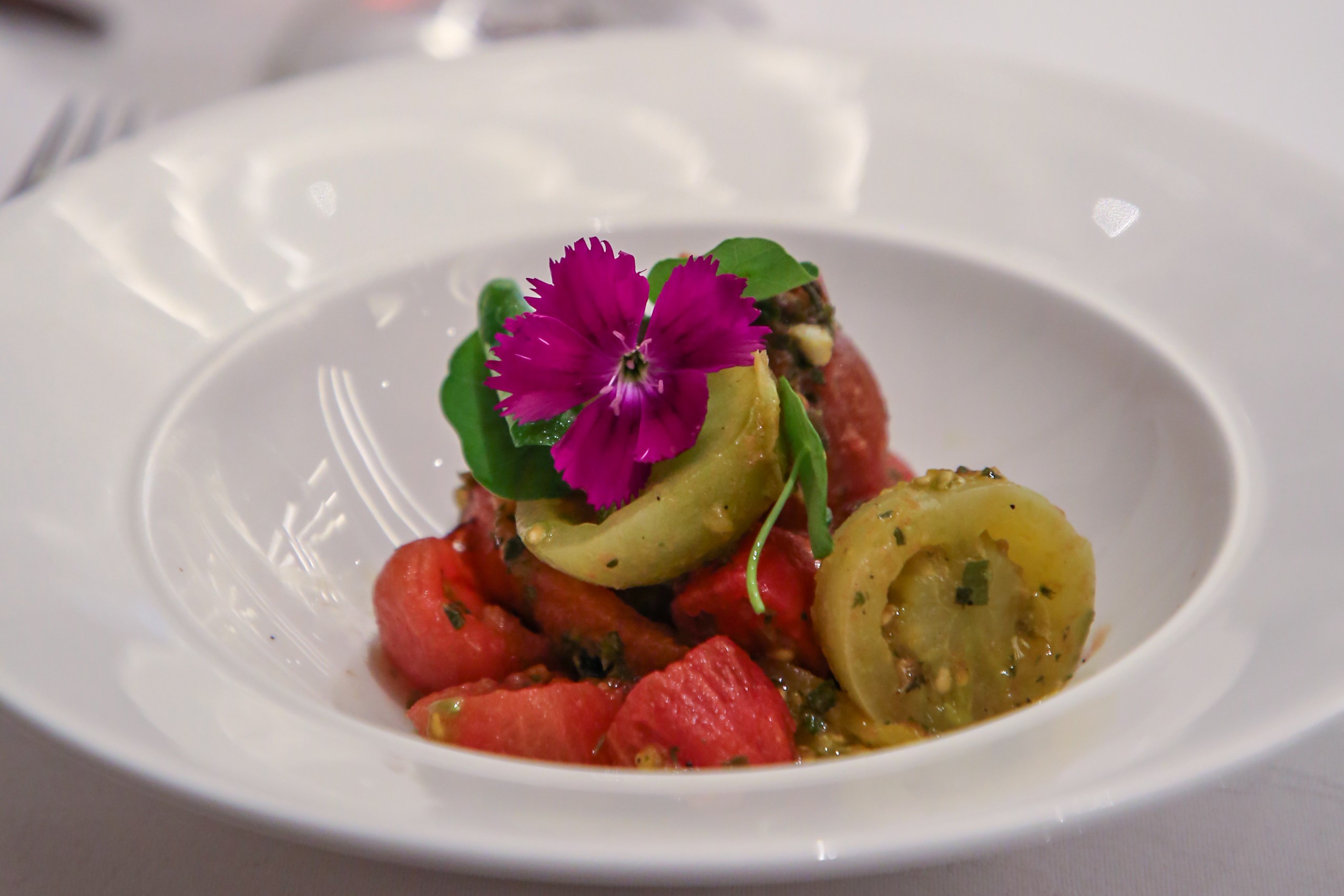 Marinated tomatoes. (Sumber gambar: Raffles Jakarta) Marinated tomatoes. (Sumber gambar: Raffles Jakarta)