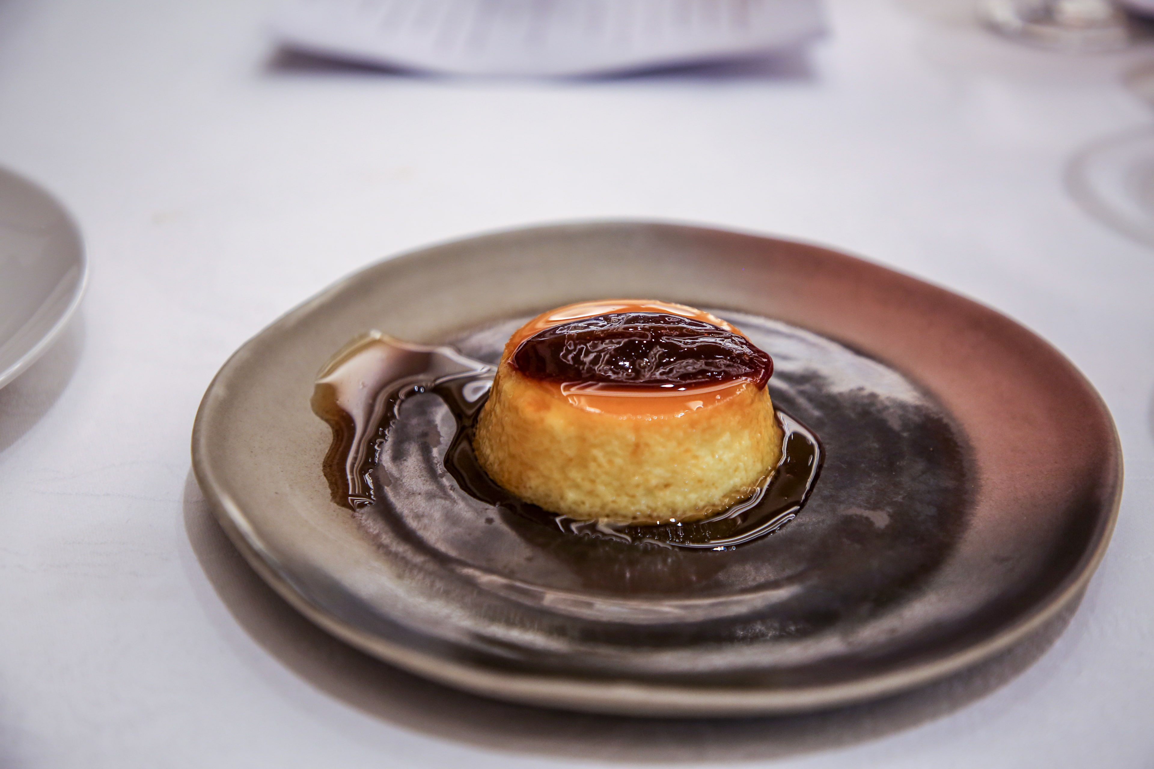 Classic flan dan dulce de leche. (Sumber gambar: Raffles Jakarta) Classic flan dan dulce de leche. (Sumber gambar: Raffles Jakarta)