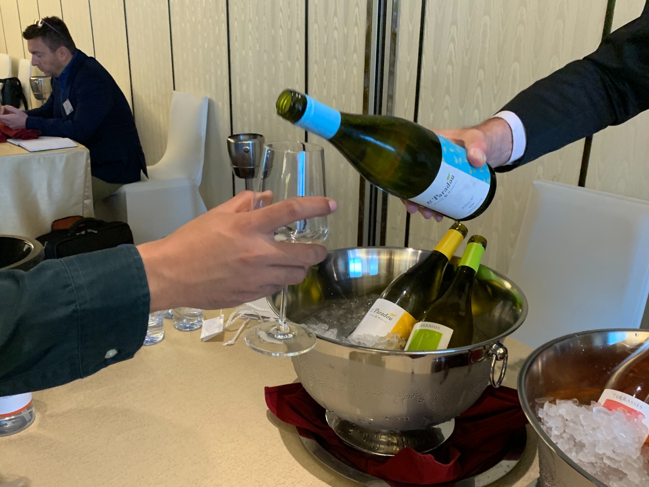 Mencicipi white wine dari kawasan Rhone Valley. (Sumber gambar: Hypeabis/Nirmala Aninda)