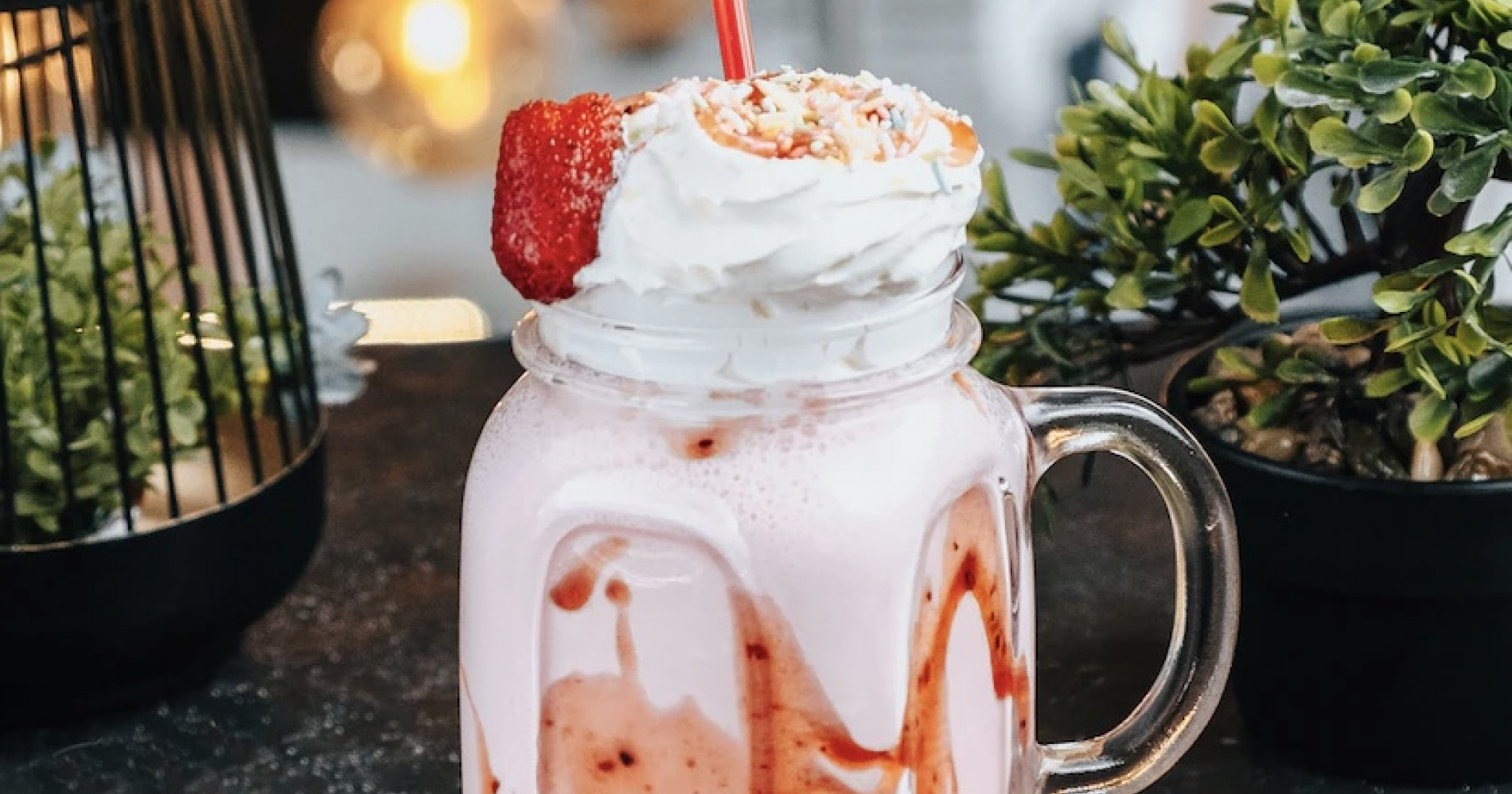 Seger! Intip Resep Strawberry Frappuccino Ala Starbucks