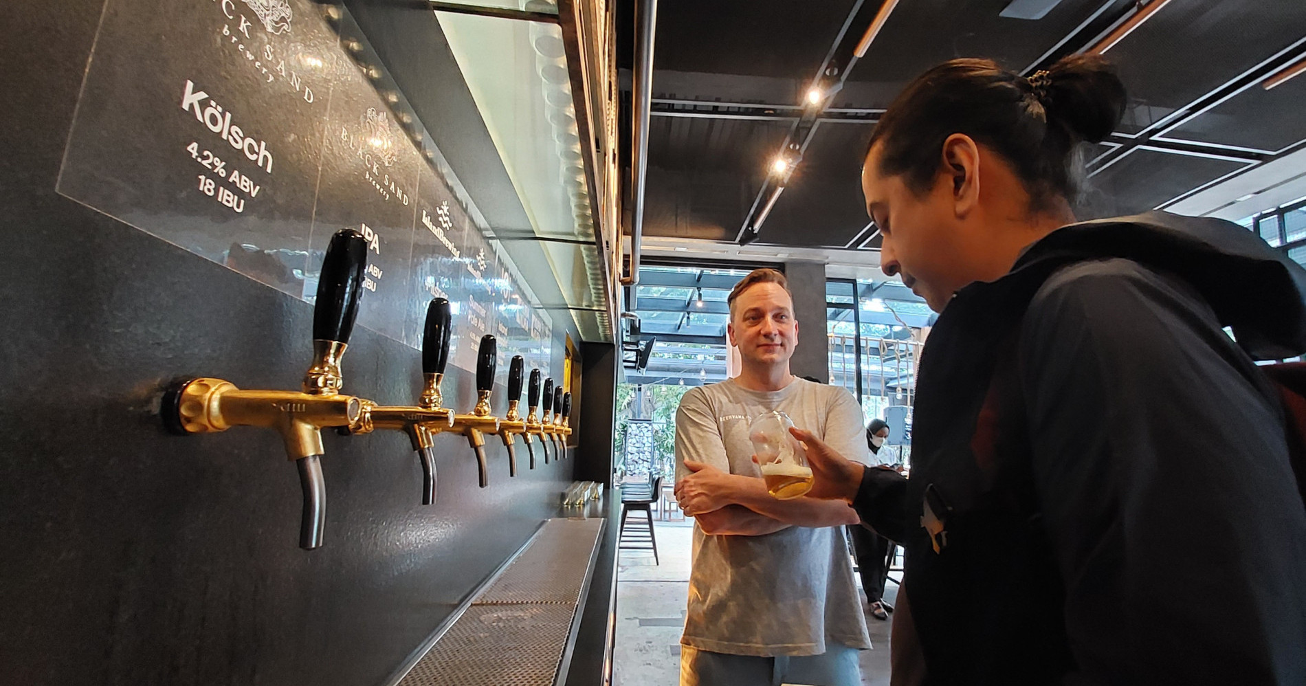 Sensasi Ngebir Langsung dari Keran di Meatsmith, Intip Variannya Yuk