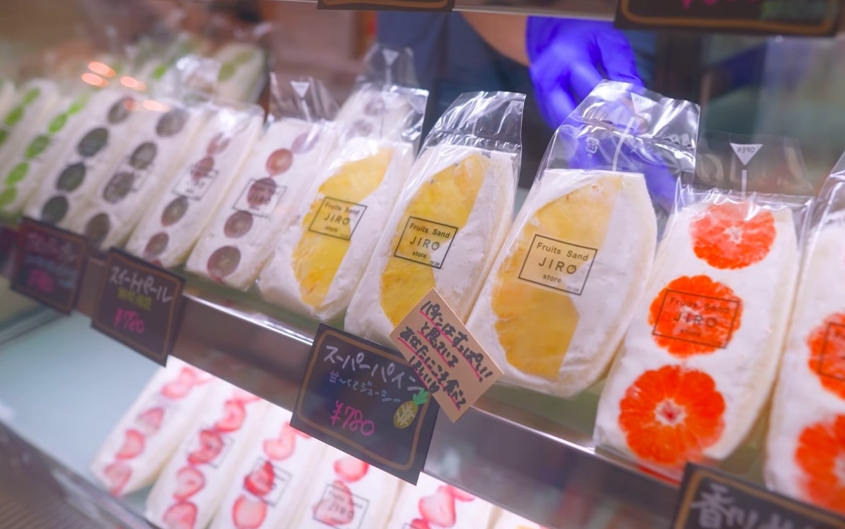Fruit Sando (Sumber gambar: Youtube.com/Japan Food) Fruit Sando (Sumber gambar: Youtube.com/Japan Food)