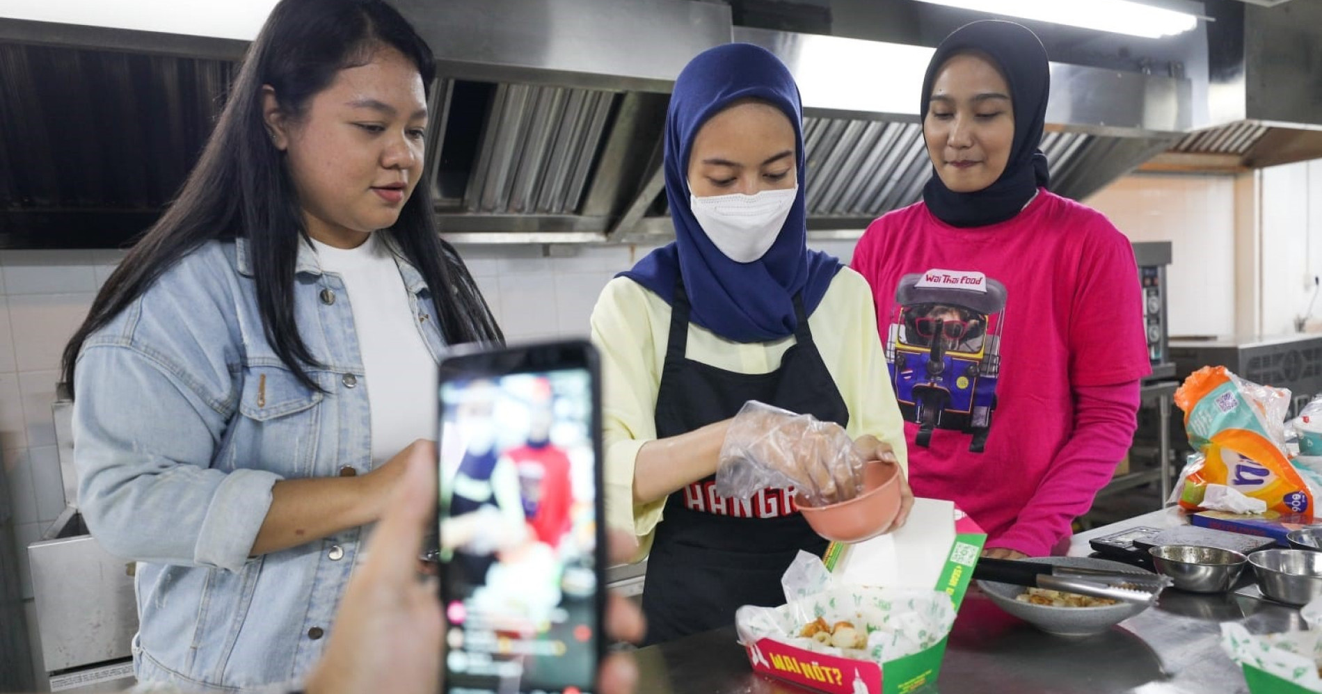 Lezatnya Pad Thai & Tom Yum Fried Rice di Cooking Class Hypeabis.id x Wai Thai Food