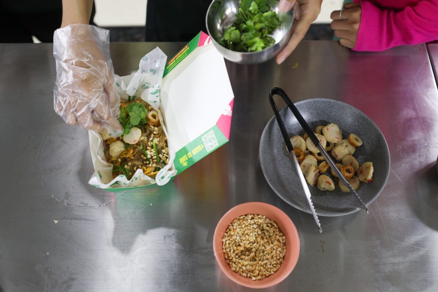 aacooking Class Hypeabis.id x Wai Thai Food (Sumber gambar: Suselo Jati/Hypeabis.id) aacooking Class Hypeabis.id x Wai Thai Food (Sumber gambar: Suselo Jati/Hypeabis.id)