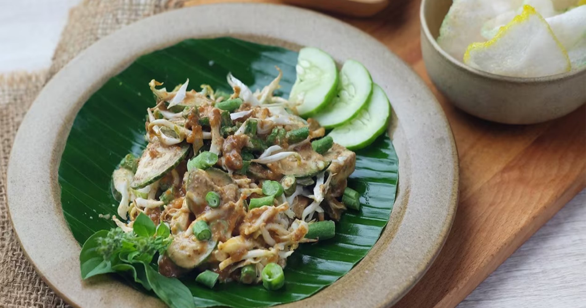 5 Makanan Khas Sunda yang Populer, Ada Lotek dan Karedok