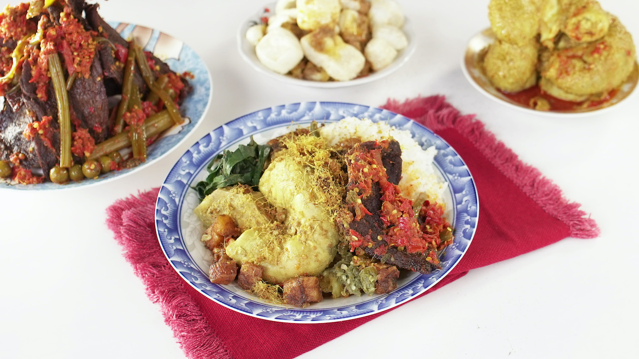 Nasi Kapau (Sumber gambar: Indonesia Kaya) Nasi Kapau (Sumber gambar: Indonesia Kaya)
