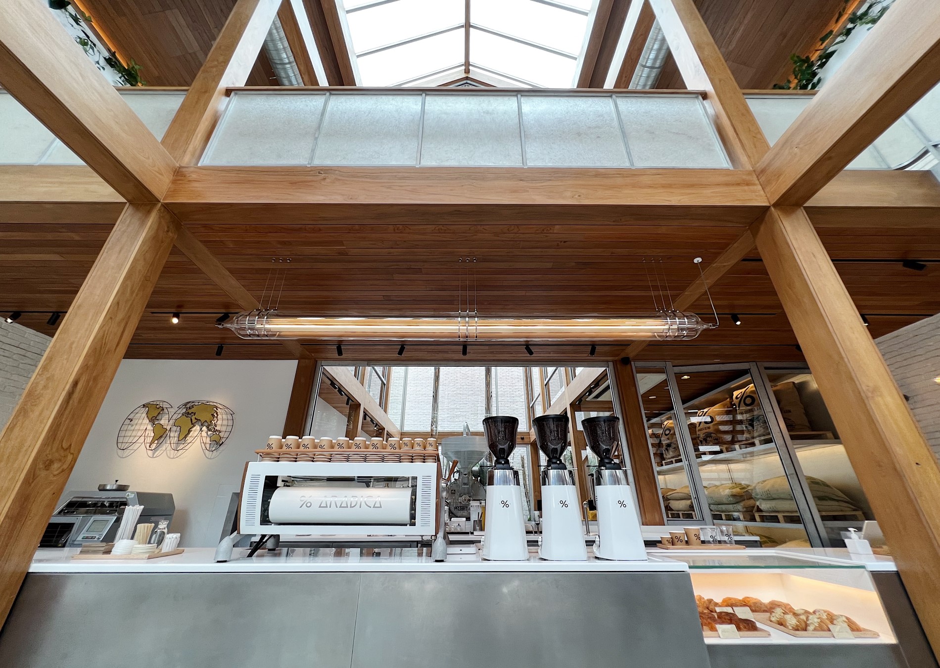 Desain interior % Arabica (Sumber Foto: Prefinite Communication)