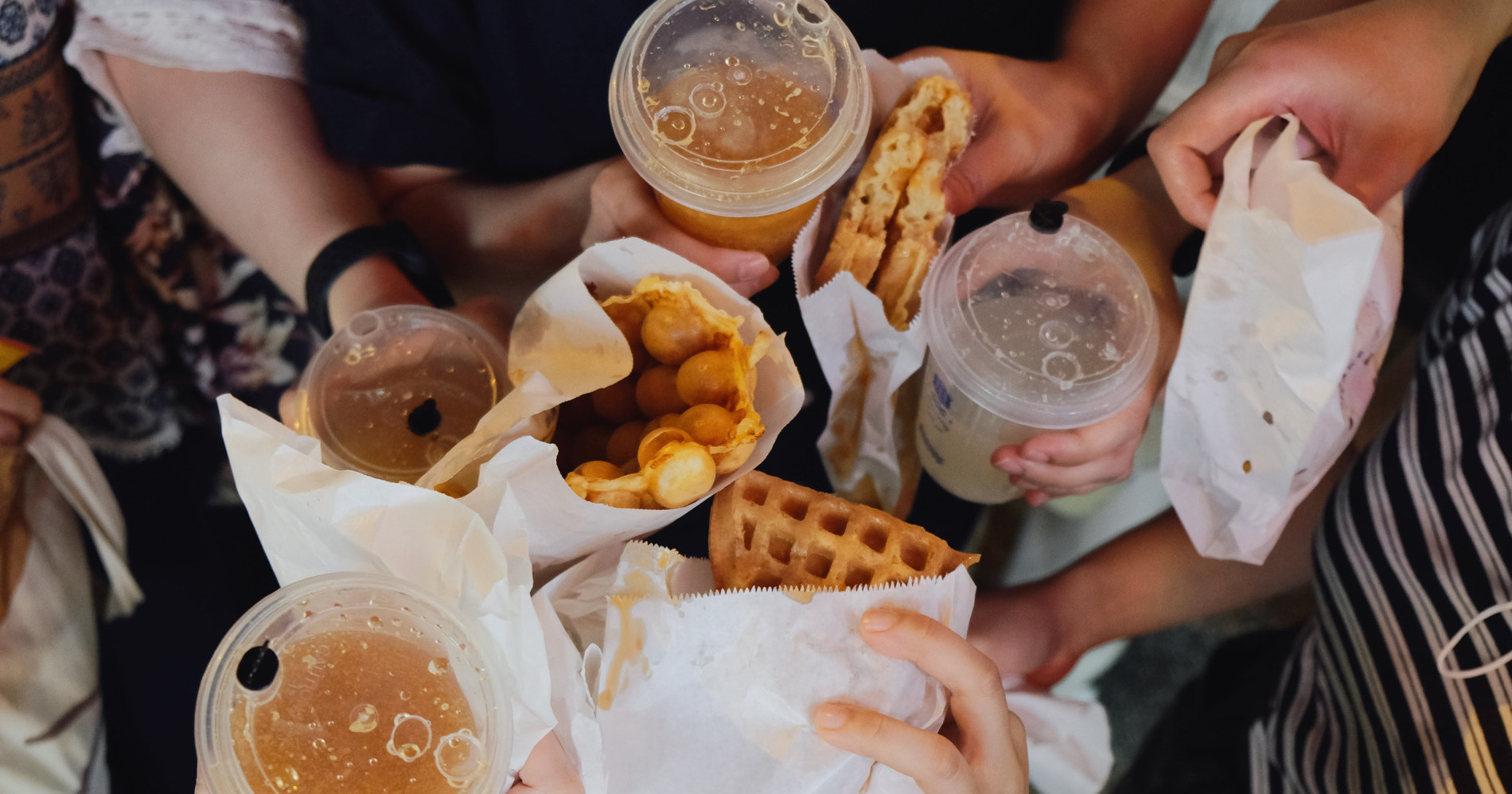 57% Anak Muda Senang Beli Makanan di Luar, Ini Menu Favorit Mereka