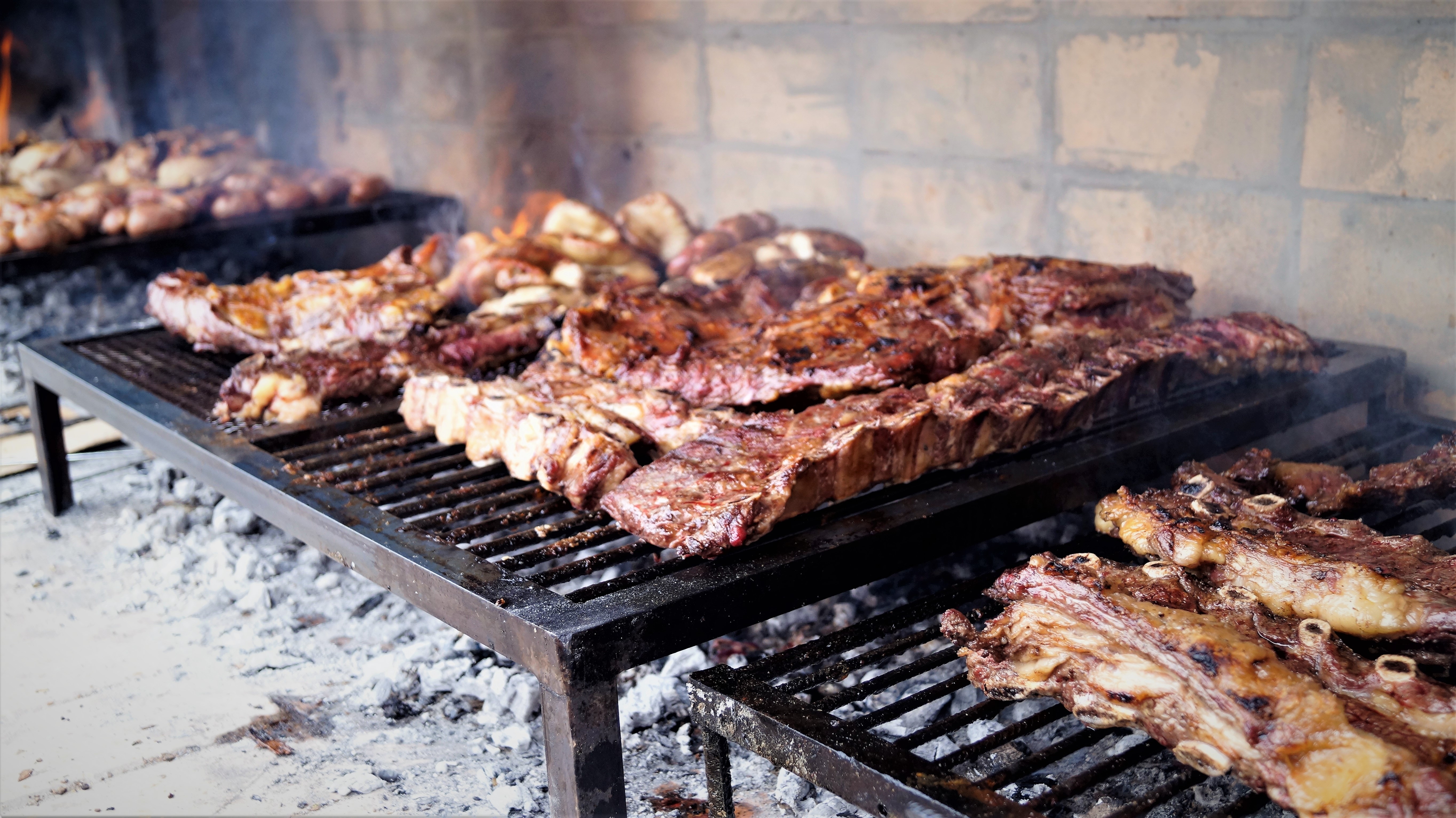 Asado (Sumber gambar: Deby Rodriguez/Unsplash) Asado (Sumber gambar: Deby Rodriguez/Unsplash)