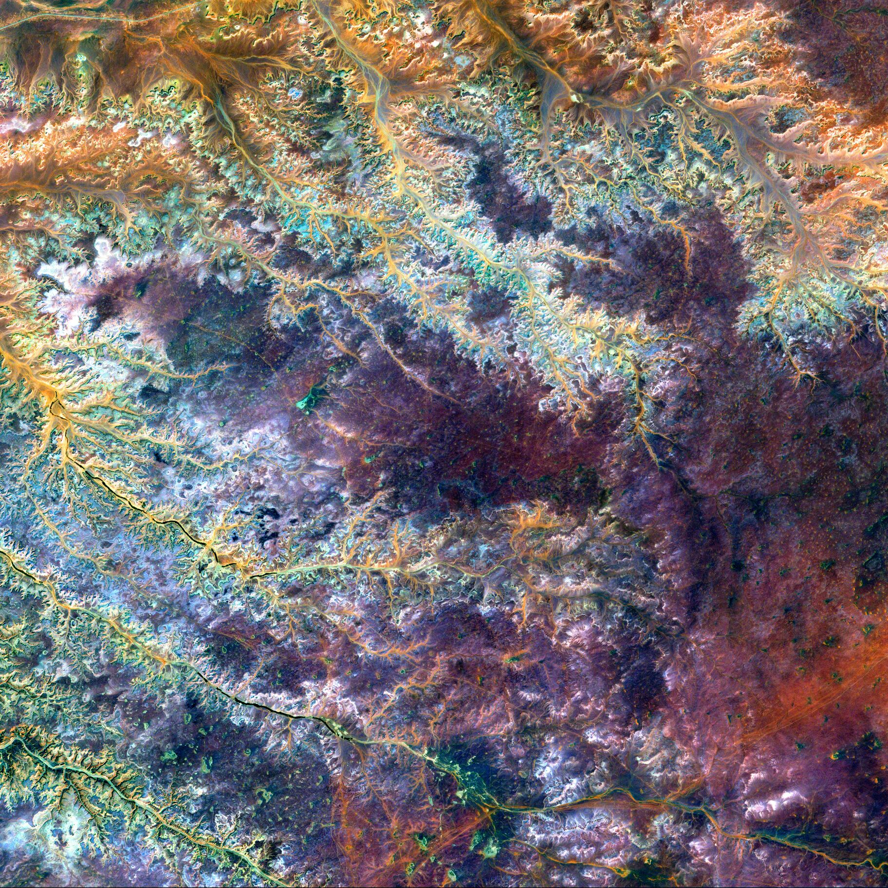 Lanskap gersang yang merupakan dasar sungai kering Sungai Ghadamis di Pegunungan Tinrhert Hamada dekat Ghadamis, Libya. (Sumber gambar: Unsplash/USGS)