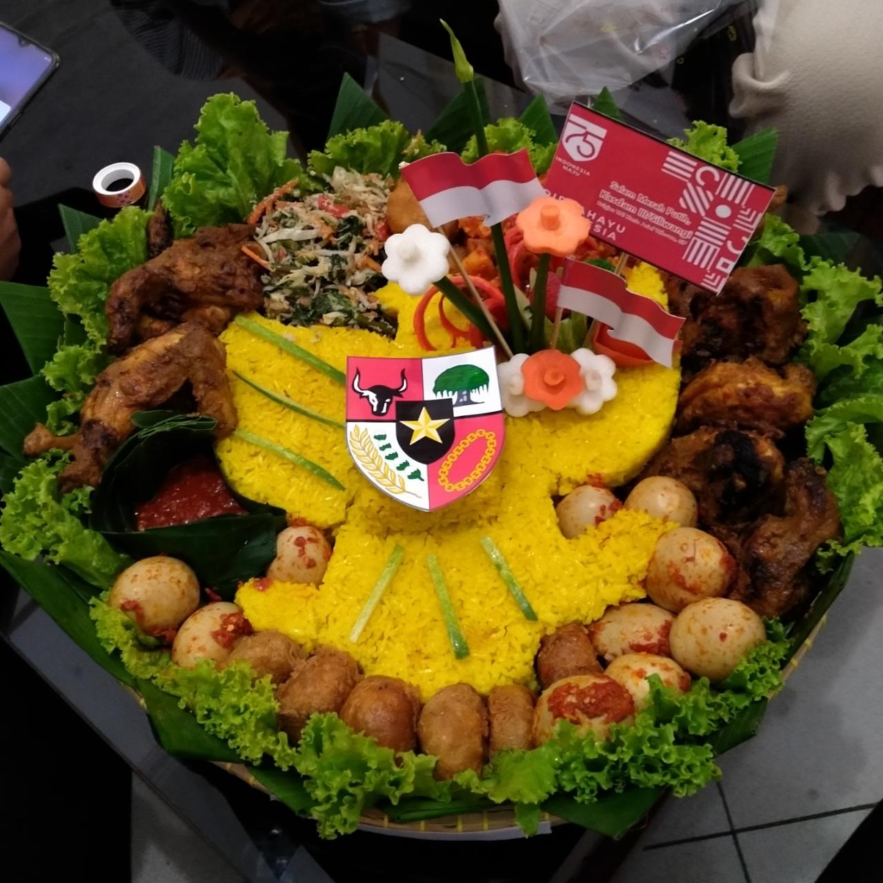 Tumpeng garuda (Sumber Foto: teras garut) Tumpeng garuda (Sumber Foto: teras garut)
