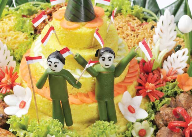 Tumpeng pejuang kemerdekaan (Sumber Foto: Kawan Pustaka) Tumpeng pejuang kemerdekaan (Sumber Foto: Kawan Pustaka)