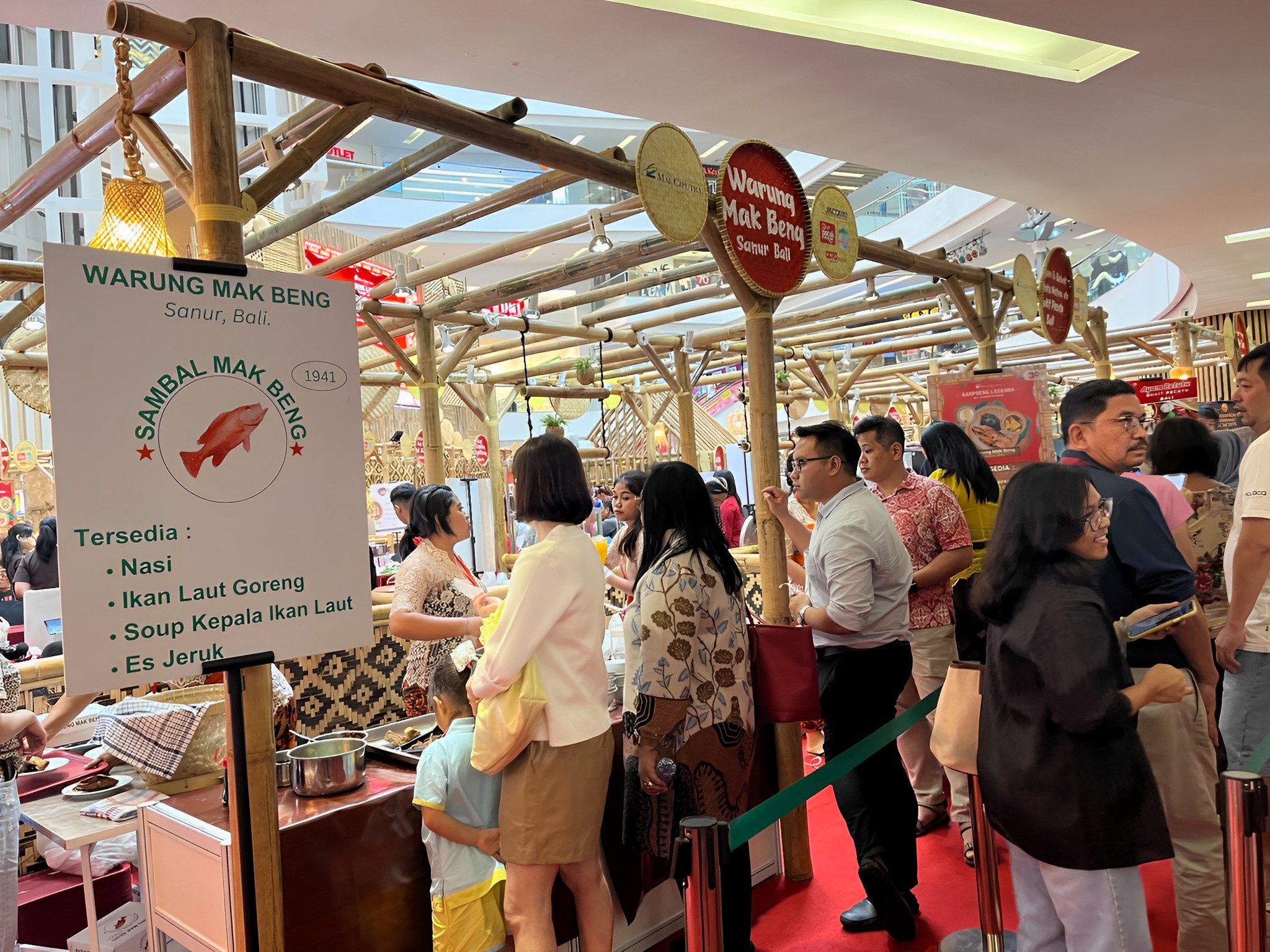 Warung Mak Beng di Kampoeng Legenda Mall Ciputra Jakarta (Sumber gambar: Indah Permata Hati/Hypeabis.id)
