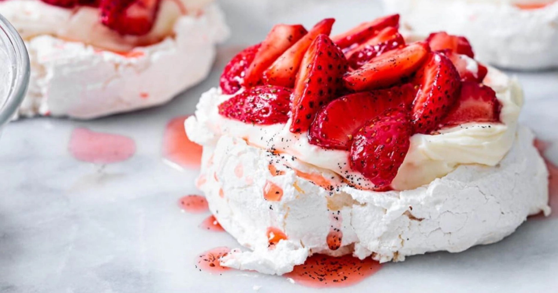 Resep Pavlova Stroberi, Dessert yang Renyah dan Isinya Lembut Seperti Marshmallow