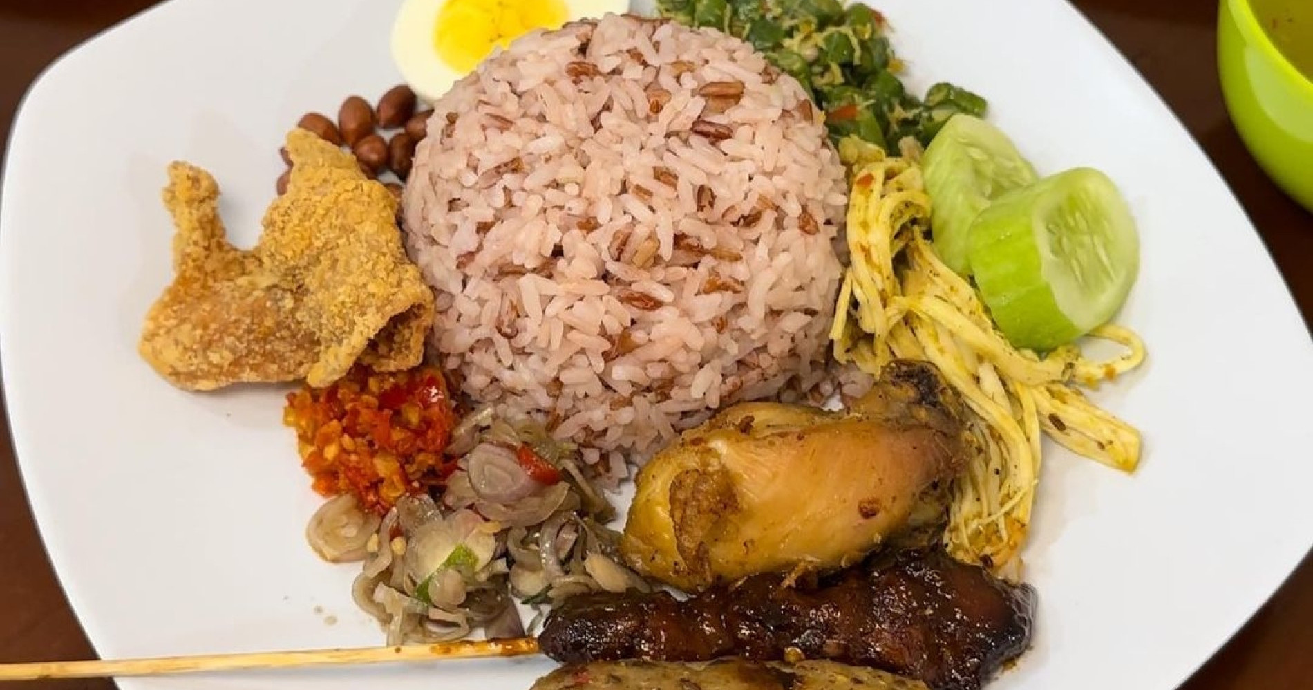 Resep Lawar Ayam Khas Bali, Campuran Daging & Sayur yang Kaya Bumbu