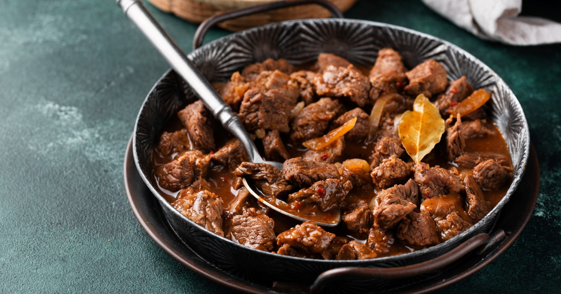 Resep Daging Masak Bumi Hangus, Kuliner Khas Samarinda yang Warnanya Hitam Pekat