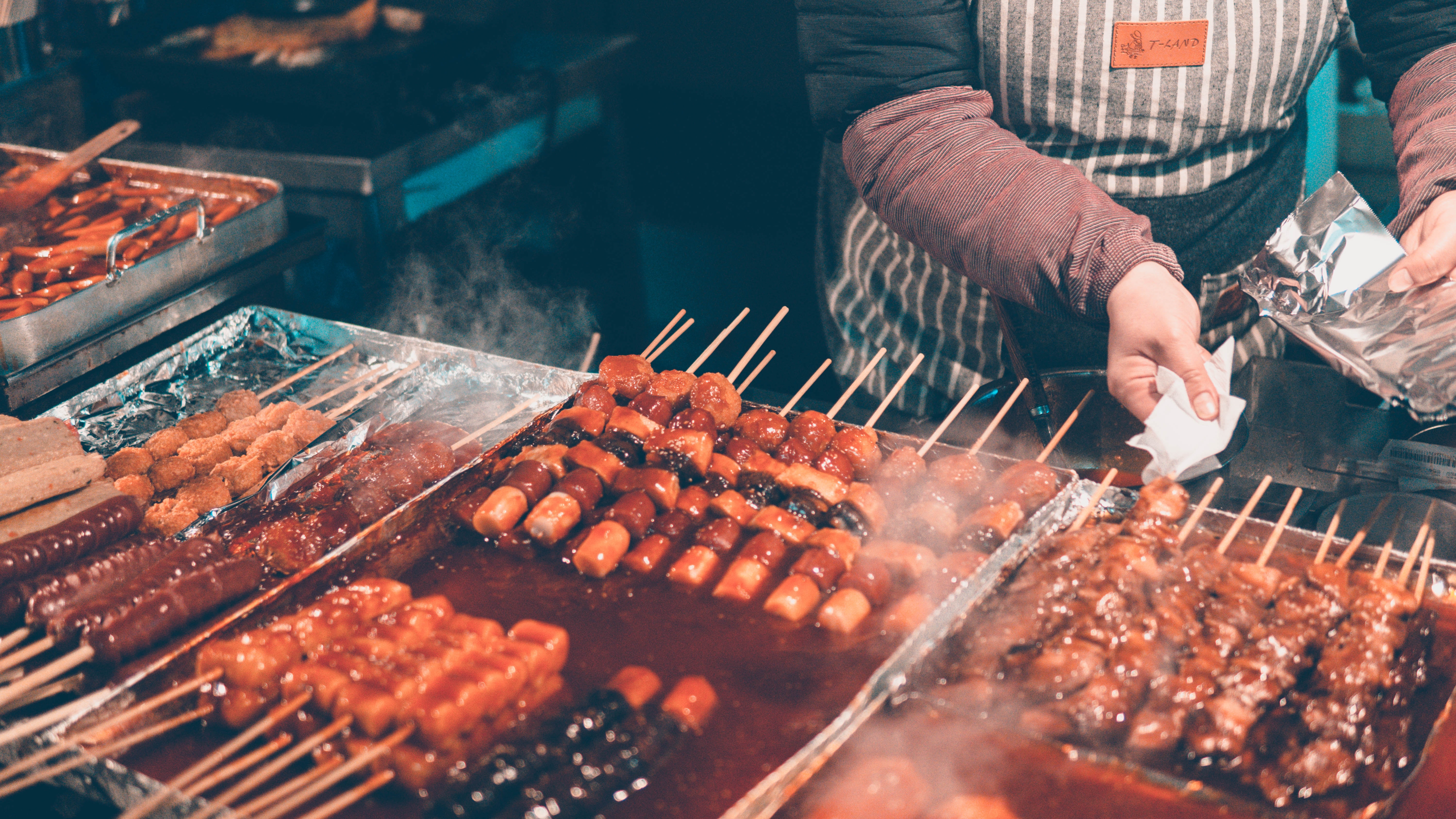 Ilustrasi street food (Sumber gambar: Unsplash/Ian Valerio)