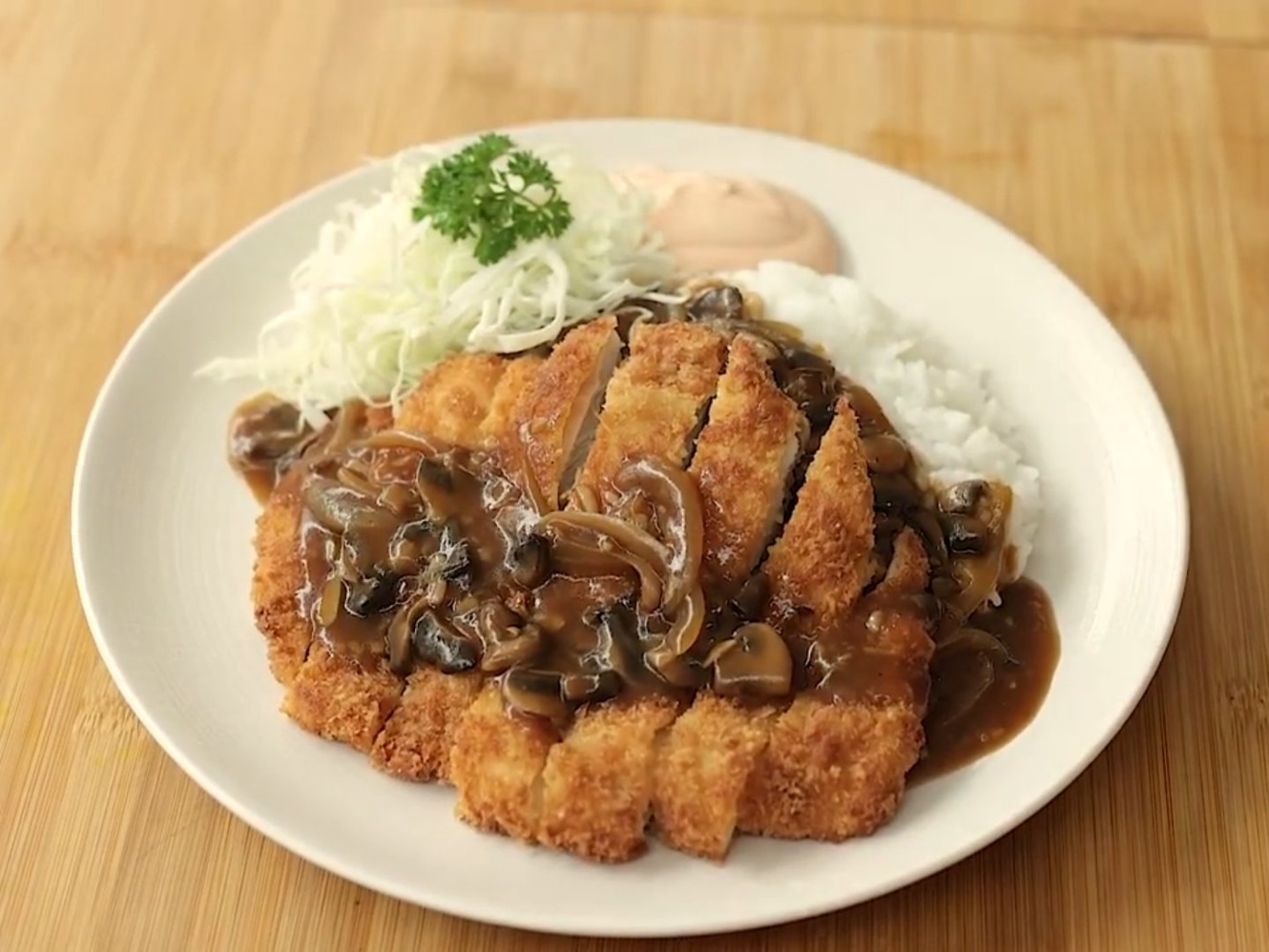 Chicken Mushroom Donkkaseu atau Nasi Katsu Ayam Korea. (Sumber gambar: Chef Devina Hermawan/Twitter) Chicken Mushroom Donkkaseu atau Nasi Katsu Ayam Korea. (Sumber gambar: Chef Devina Hermawan/Twitter)