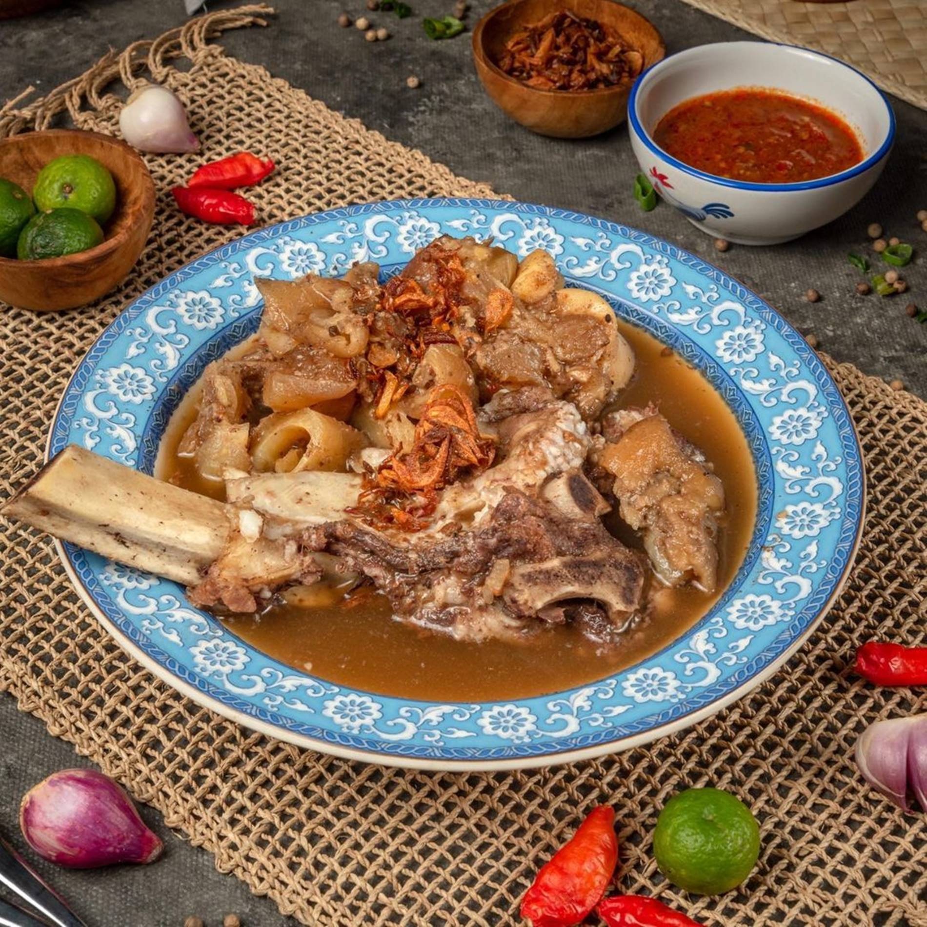 Sekilas Perjalanan Bisnis Kuliner Sop Konro Karebosi yang Bertahan Hingga Tiga Generasi