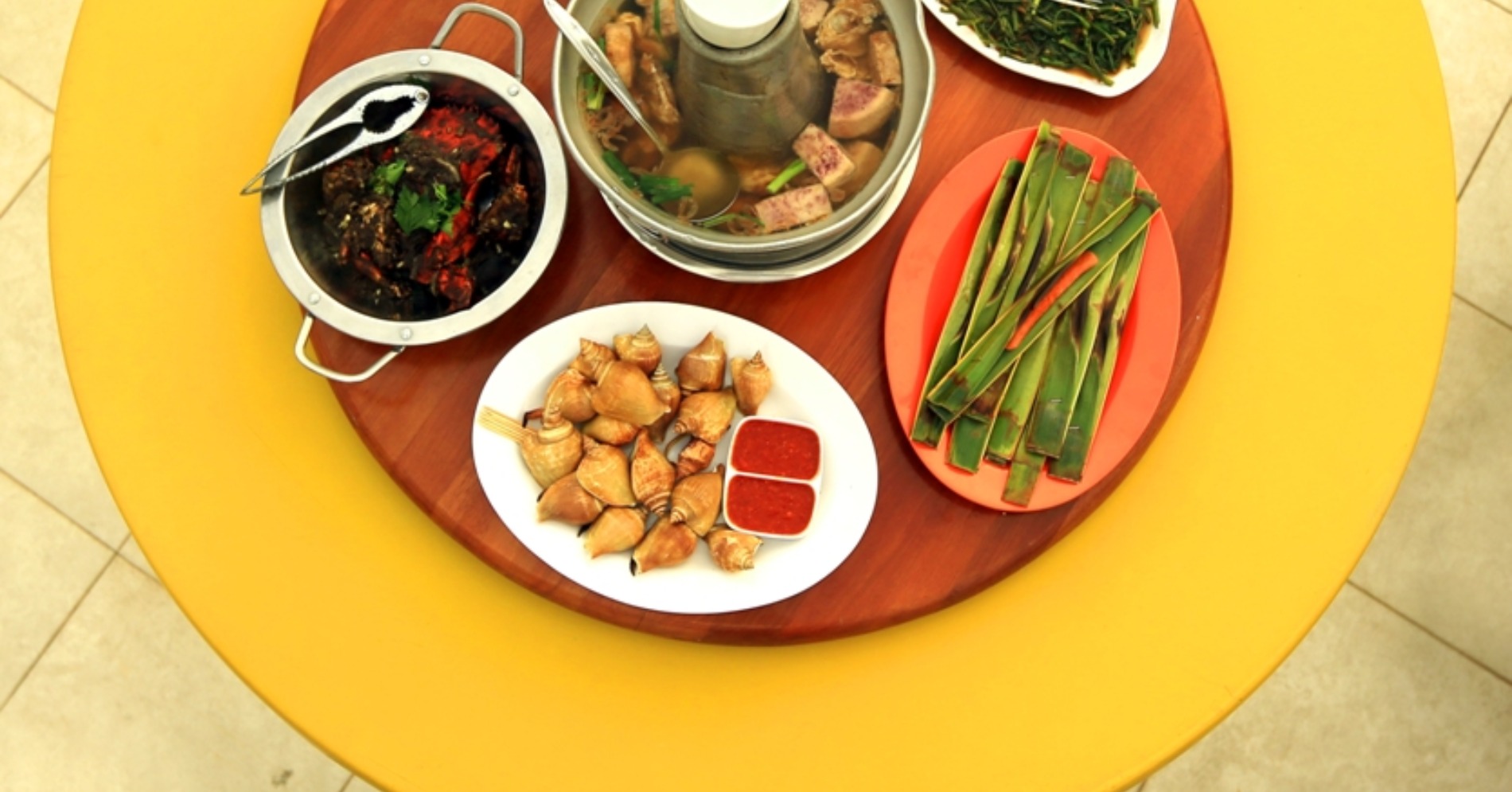 6 Makanan Khas Pesisir Pantai Indonesia yang Unik, Ada Sate Ulat Sagu hingga Mie Lendir