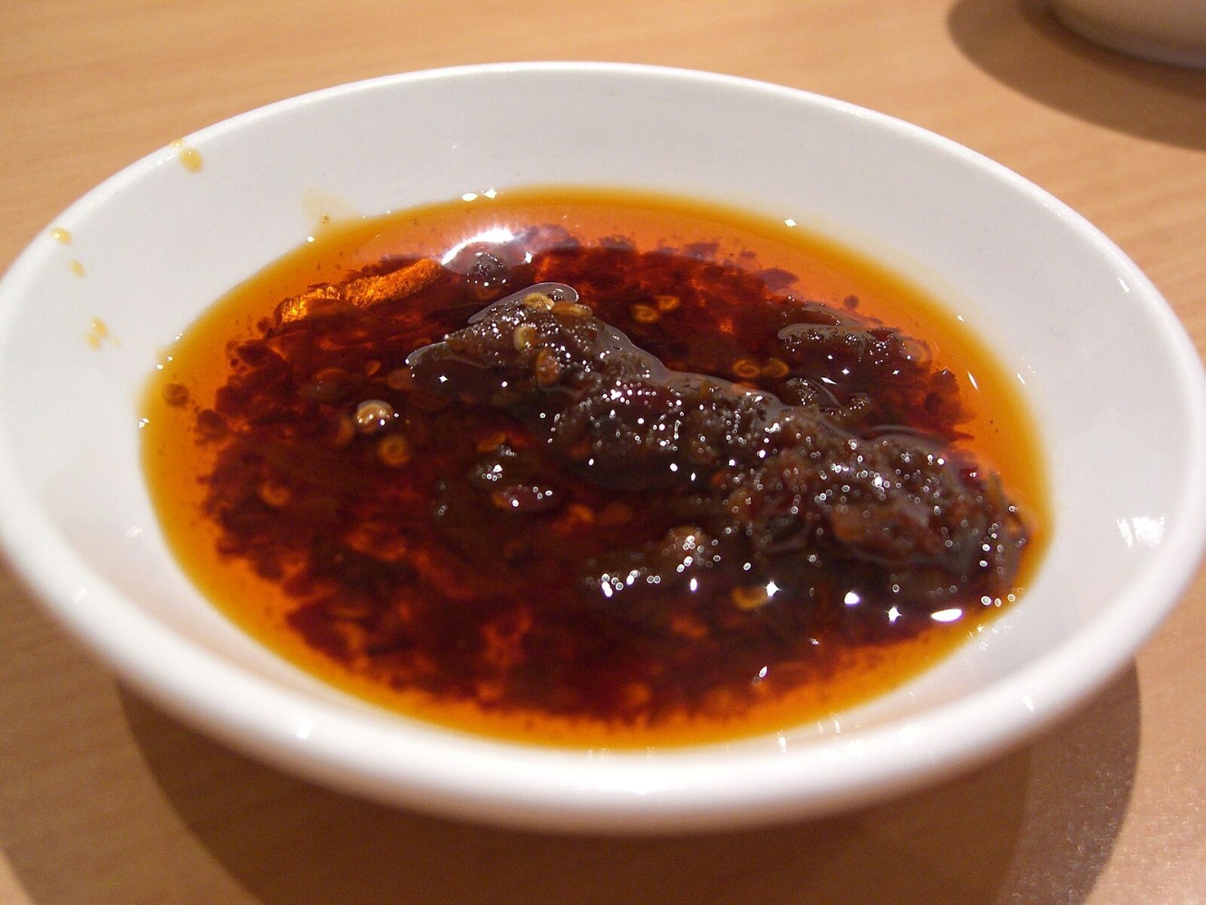 Chili oil. (Sumber gambar: Wikimedia Commons) Chili oil. (Sumber gambar: Wikimedia Commons)