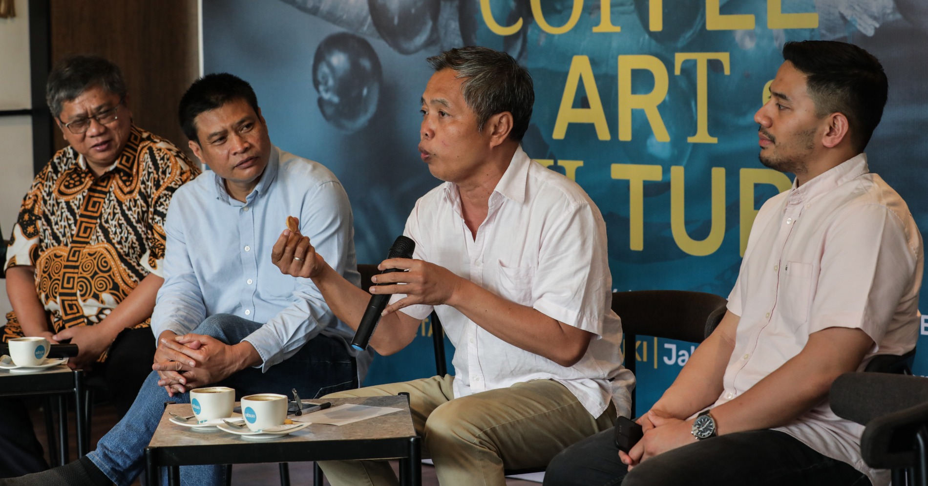 Lebih Dekat dengan Metode Seduh Kopi Tubruk, Tradisi 300 Tahun yang Masih Bertahan