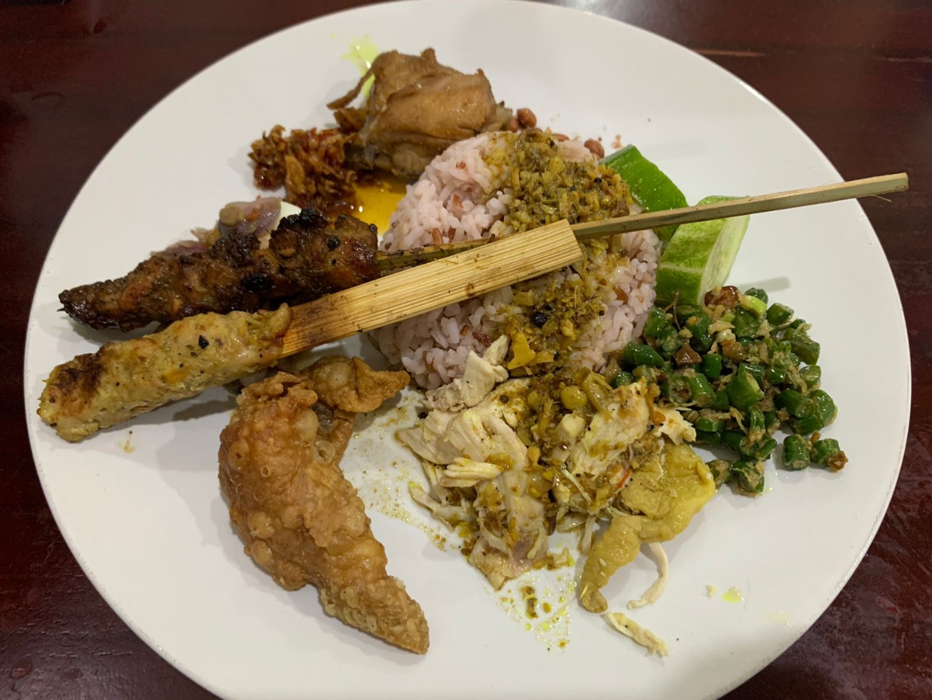 Nasi Campur Ayam di Warung Bali Pak Gede. (Sumber gambar: Hypeabis.id/Luke Andaresta)