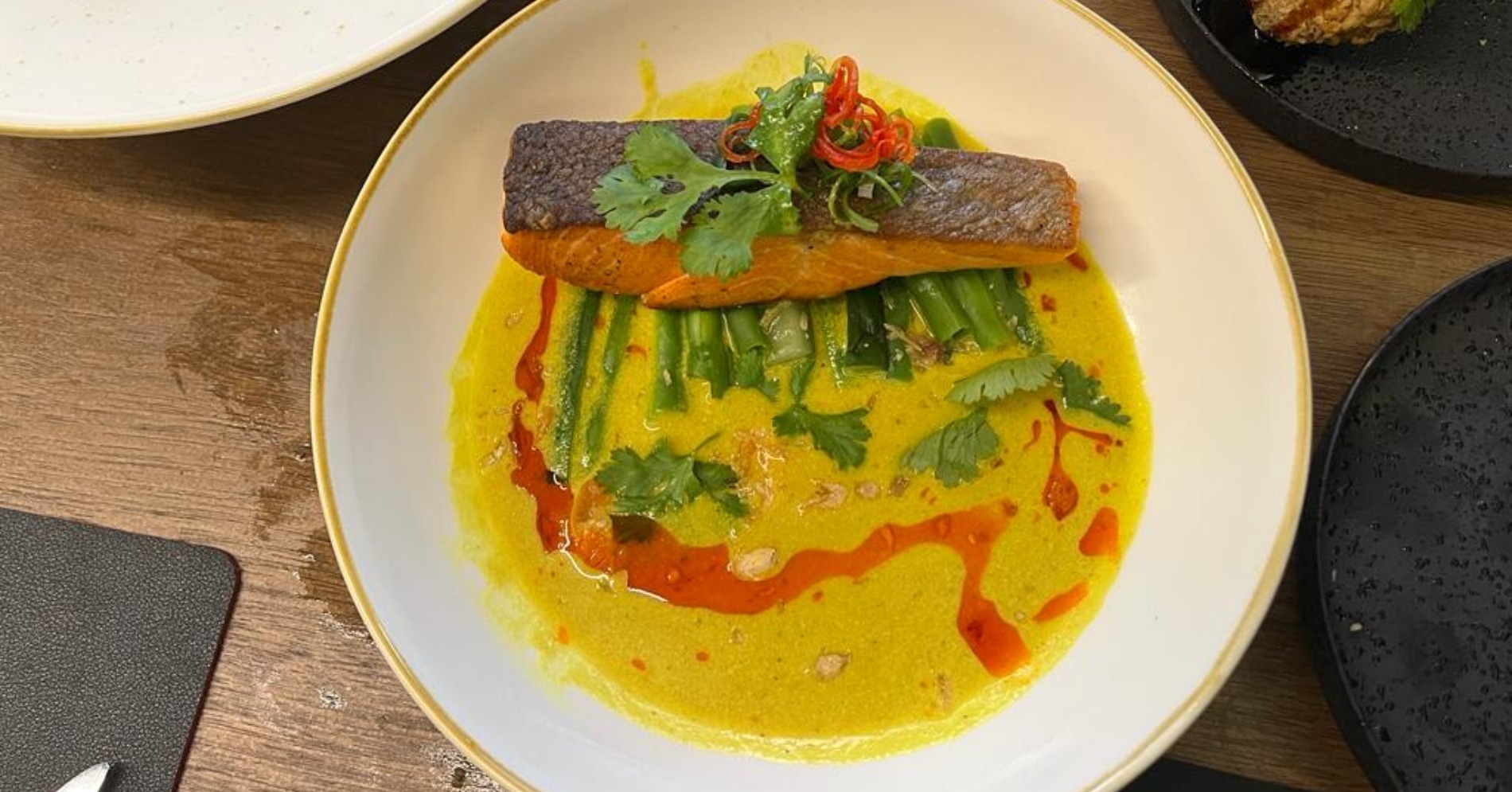 Salmon Acar Bumbu Kuning (Sumber gambar: Indah Permata Hati/Hypeabis.id)