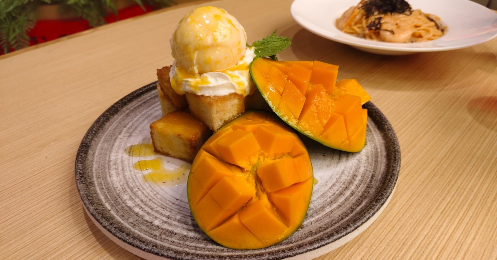 Dessert Fresh Mango Honey Toast (Sumber Foto: Hypeabis.id/Kintan Nabila) Dessert Fresh Mango Honey Toast (Sumber Foto: Hypeabis.id/Kintan Nabila)
