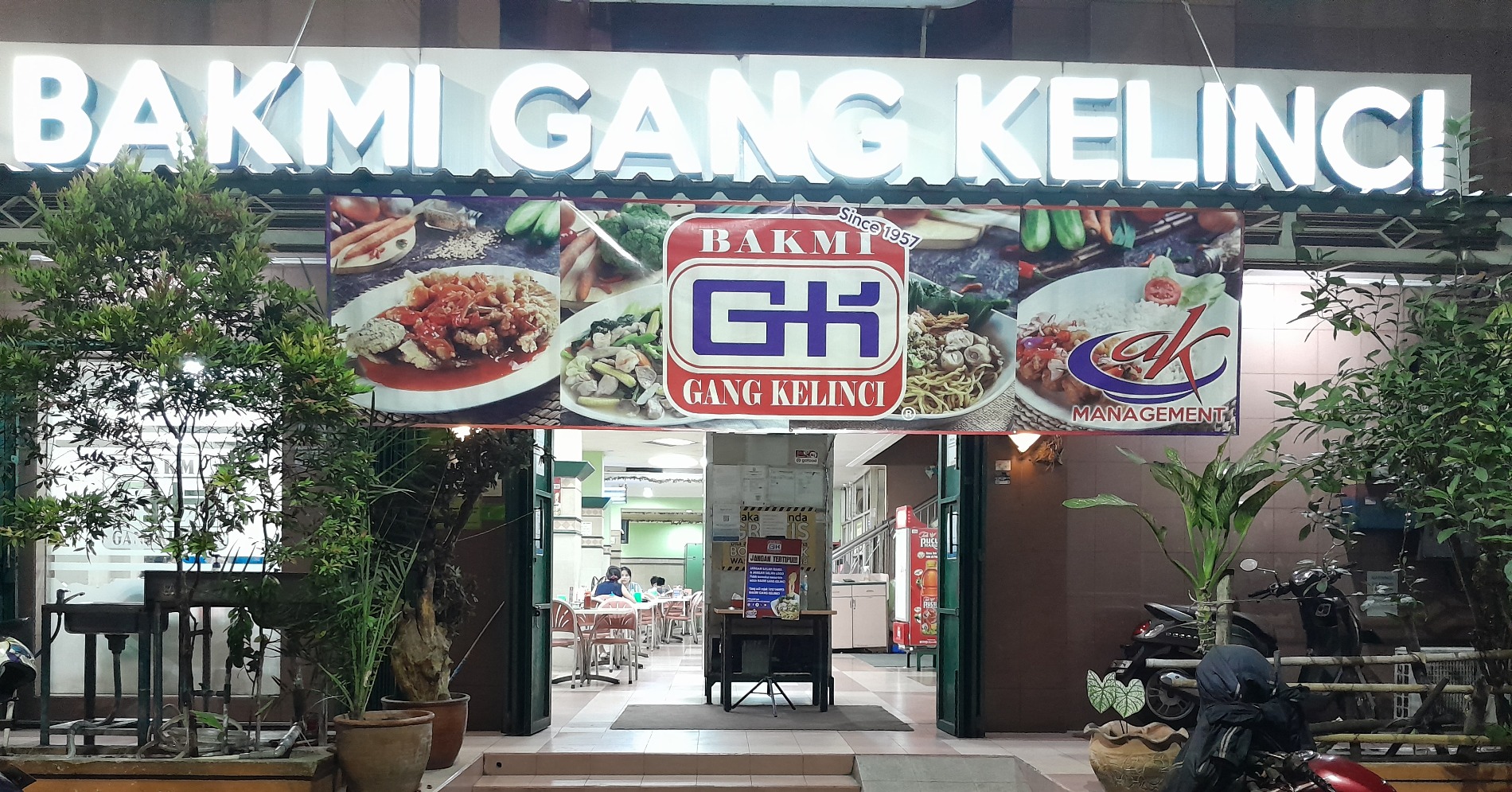 Hypereport: Jejajah Kuliner di Pasar Baru Jakarta, Menikmati Bakmi Gang Kelinci yang Autentik & Segarnya Es Krim Legendaris