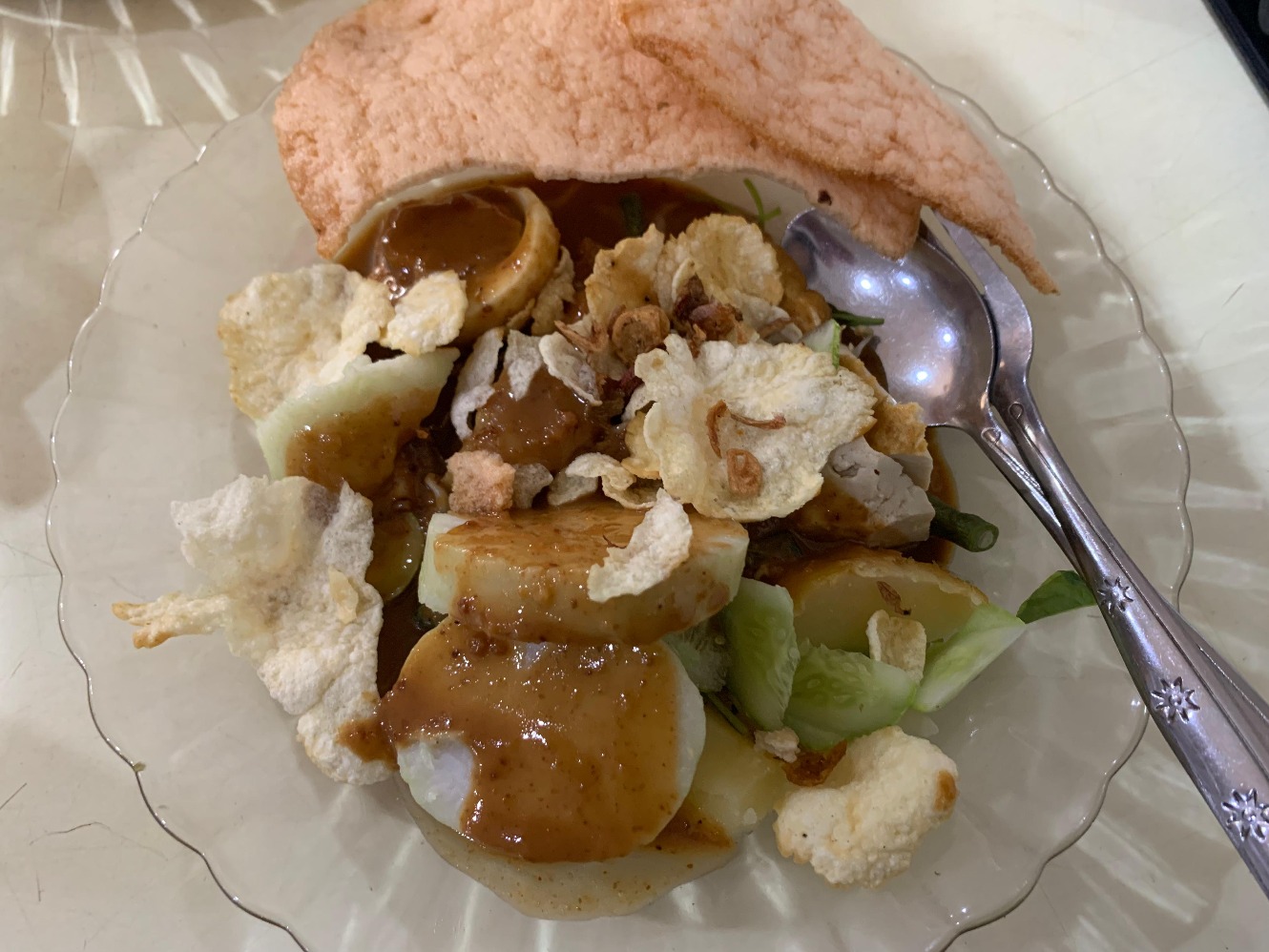Gado-Gado Siram khas Bon Bin. (Sumber gambar: Hypeabis.id/Luke Andaresta)