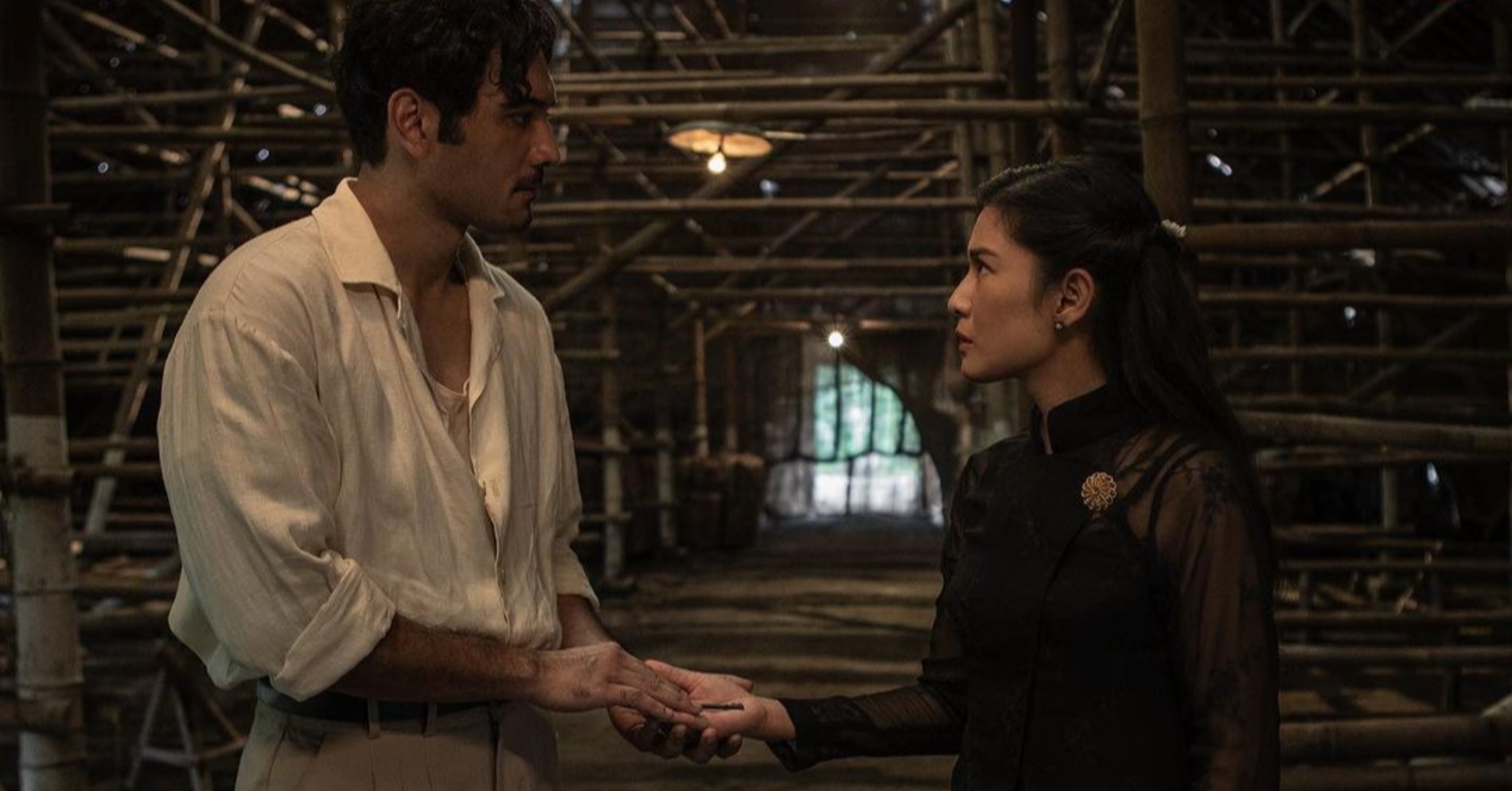 Makna Kebaya Hitam Dasyiah (Sumber Foto: Netflix)