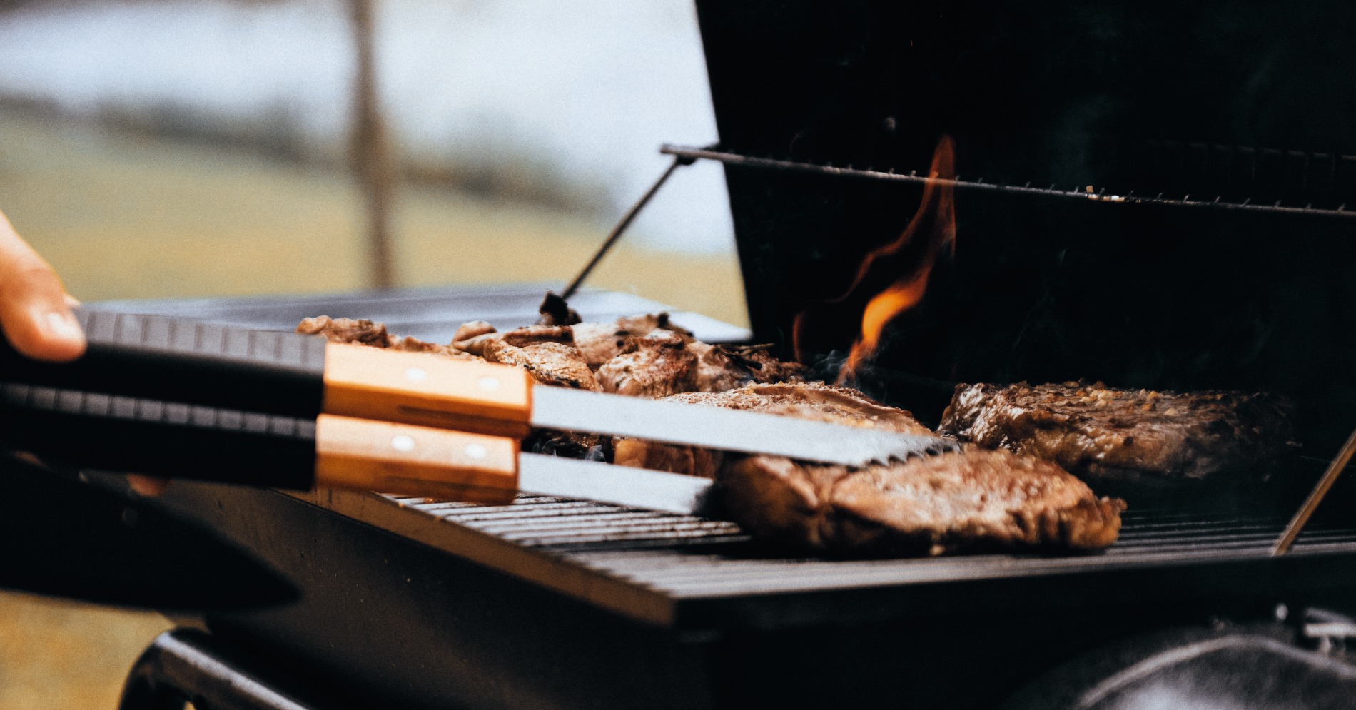 BBQ (sumber gambar Unsplash/ Aral Tasher)