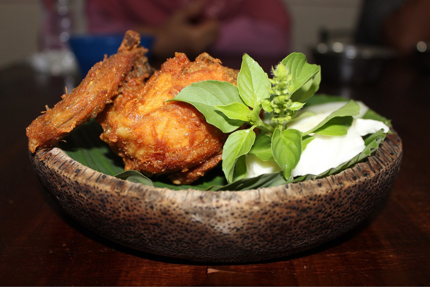 Ilustrasi ayam goreng. (Sumber gambar: Wikimedia Commons)