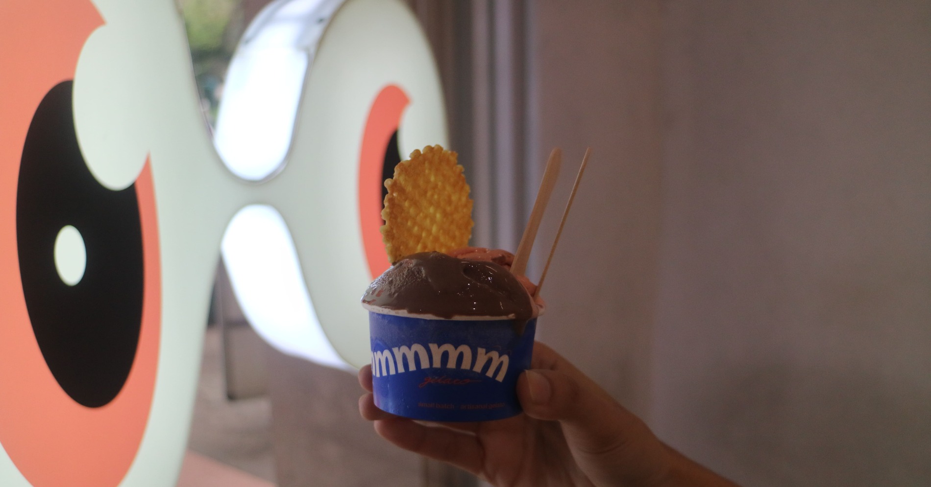 A Very Laufey Date: Sensasi Gelato yang Romantis Bersama Laufey & EM Gelato