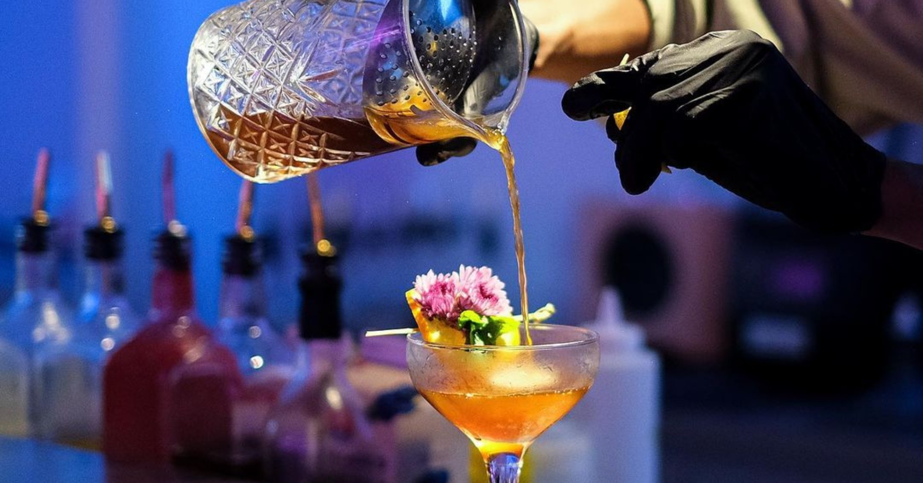 Mencicipi Minuman Racikan Segar Berkonsep Mixology di Mocoffelo