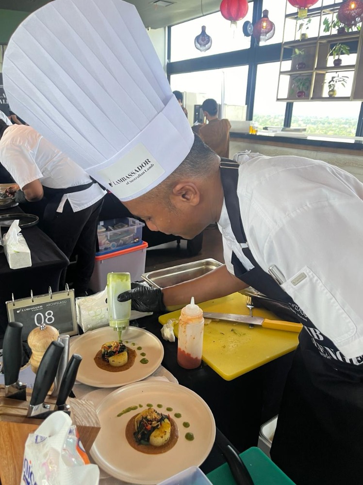 Juara 2 Lamb Challenge, Chef Riswan Pramudia dari favehotel Pamanukan (Sumber gambar: Indah Permata Hati/Hypeabis.id)