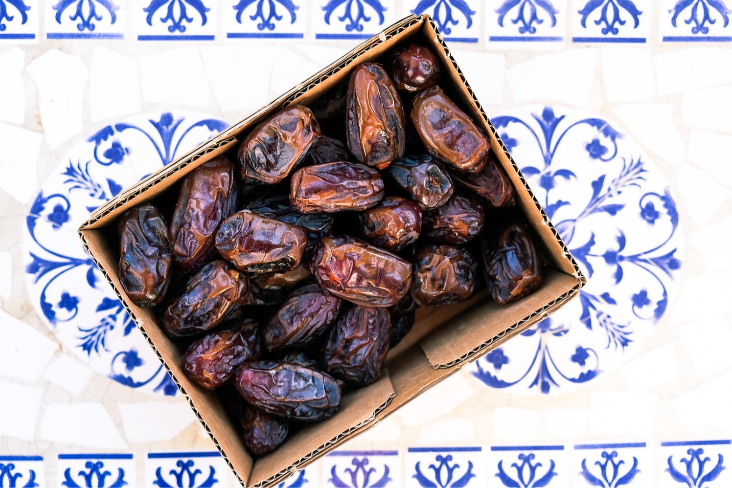 Ilustrasi buah kurma. (Sumber gambar: Wikimedia Commons)