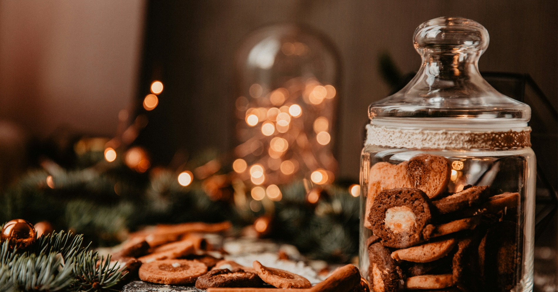 Ilustrasi menyimpan kue kering (Sumber gambar: Unsplash/Anna Peipina)