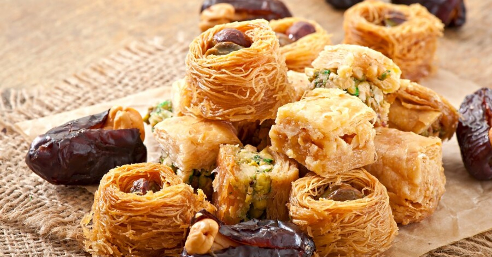 Baklava (Sumber foto: freepik/timolina)