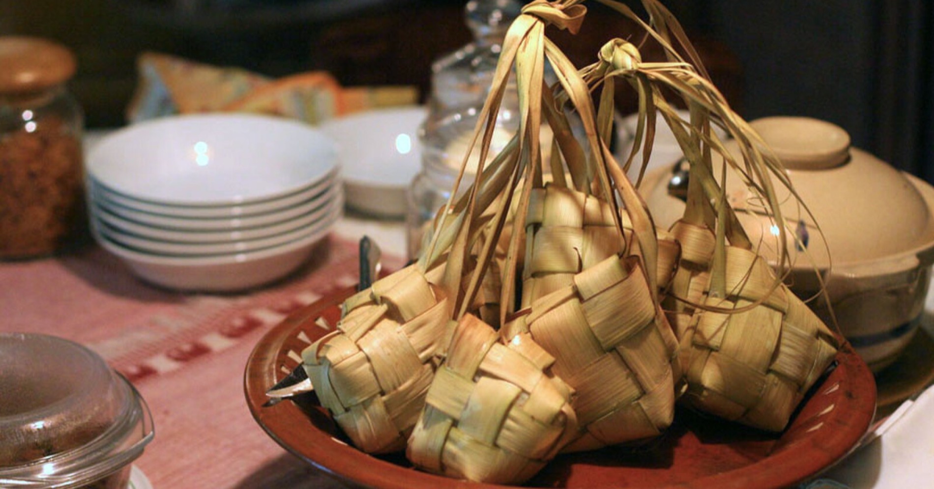 Resep Ketupat Praktis Pakai Rice Cooker yang Enak & Pulen