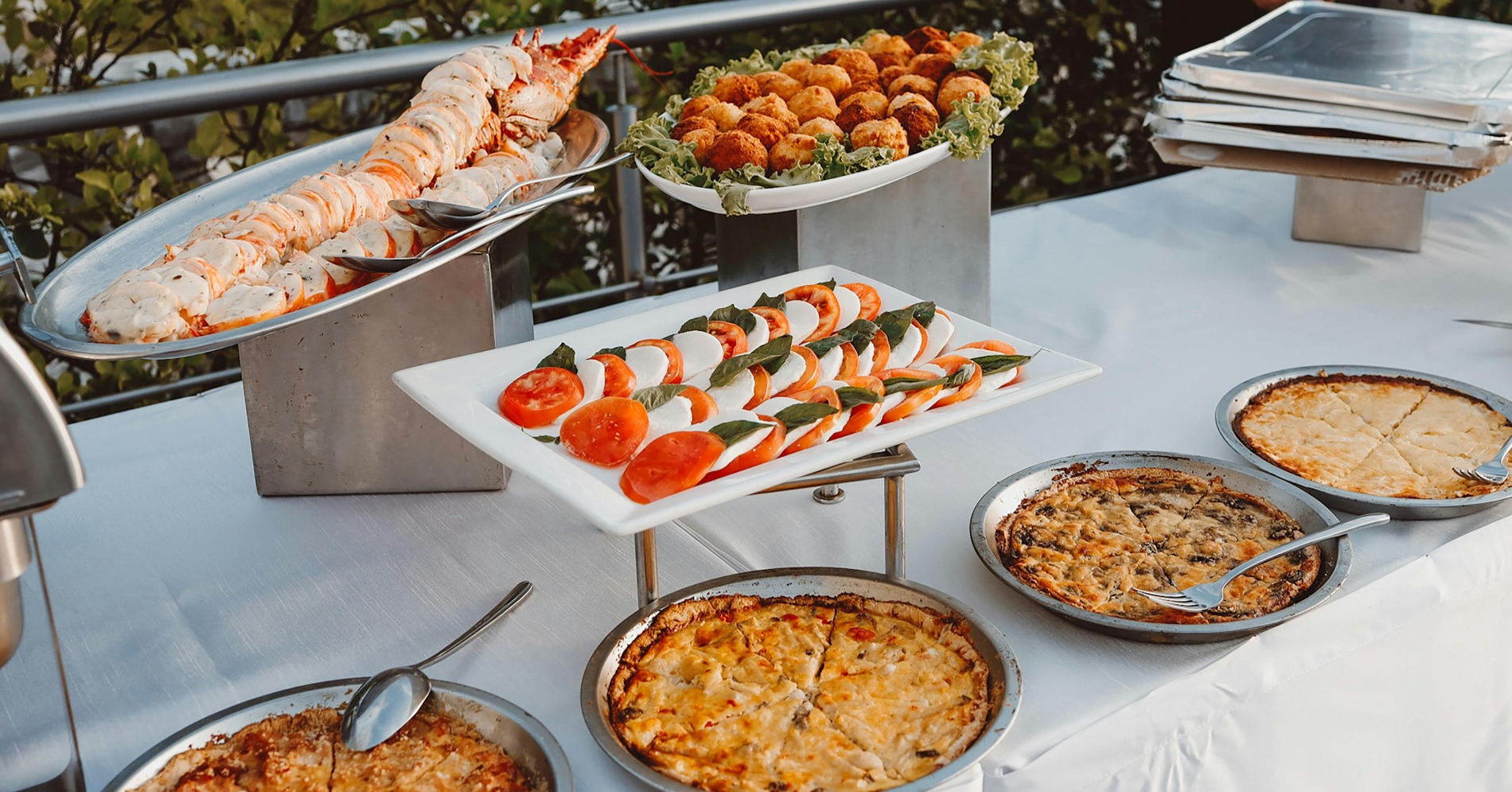 7 Etika Penting Saat Makan di Restoran All You Can Eat